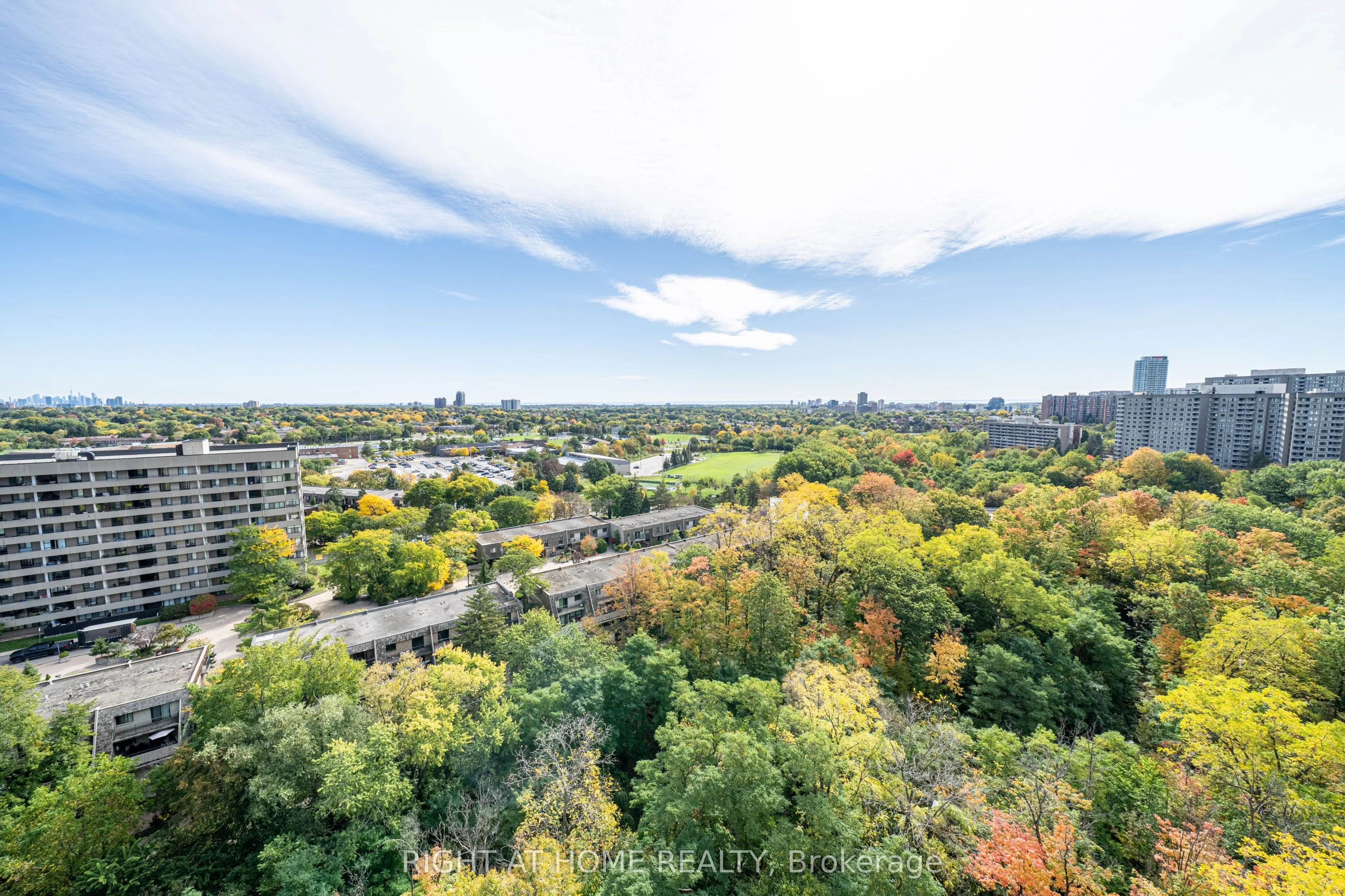 204 Burnhamthorpe Road E #1310