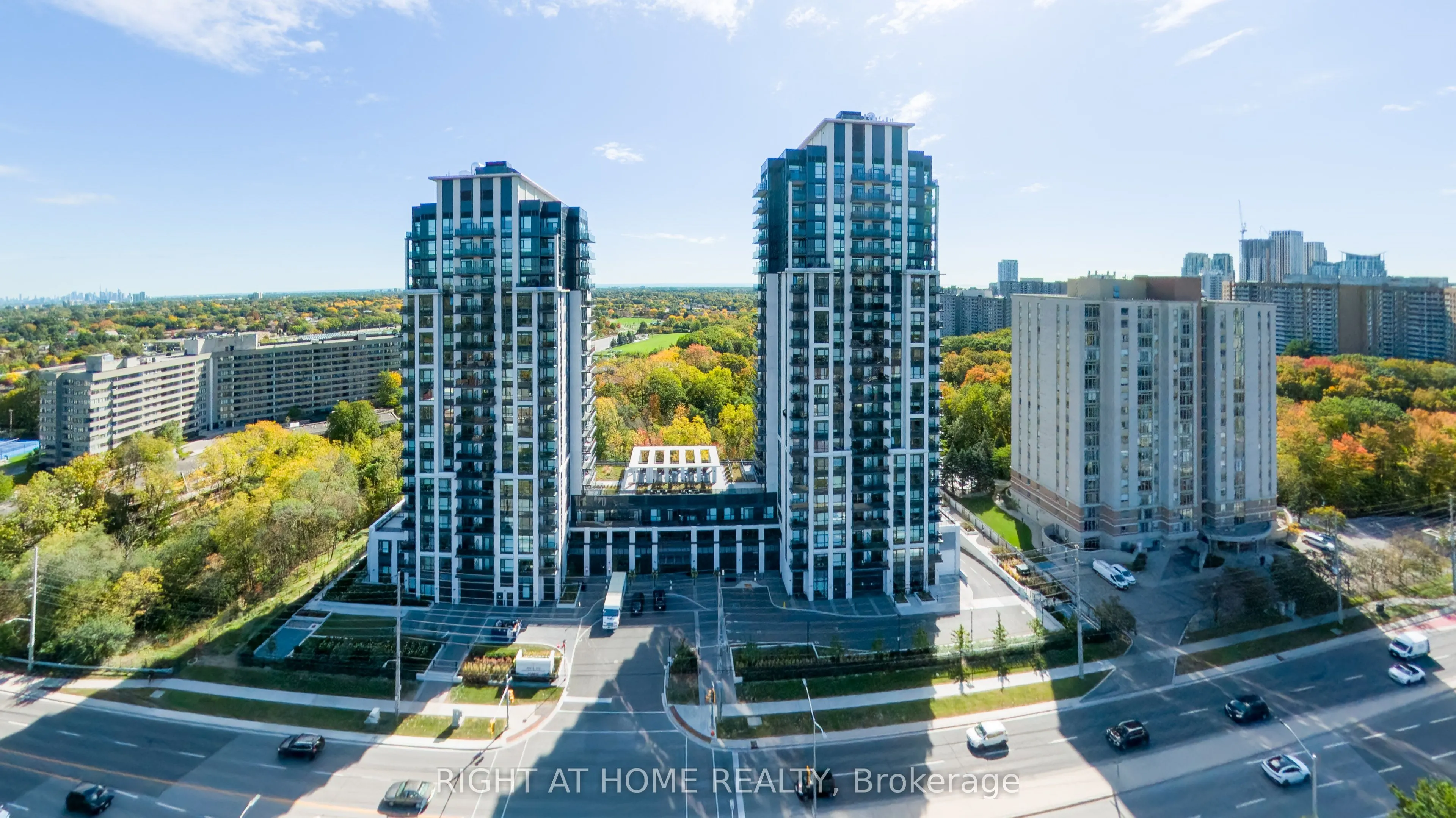 204 Burnhamthorpe Road E #1310