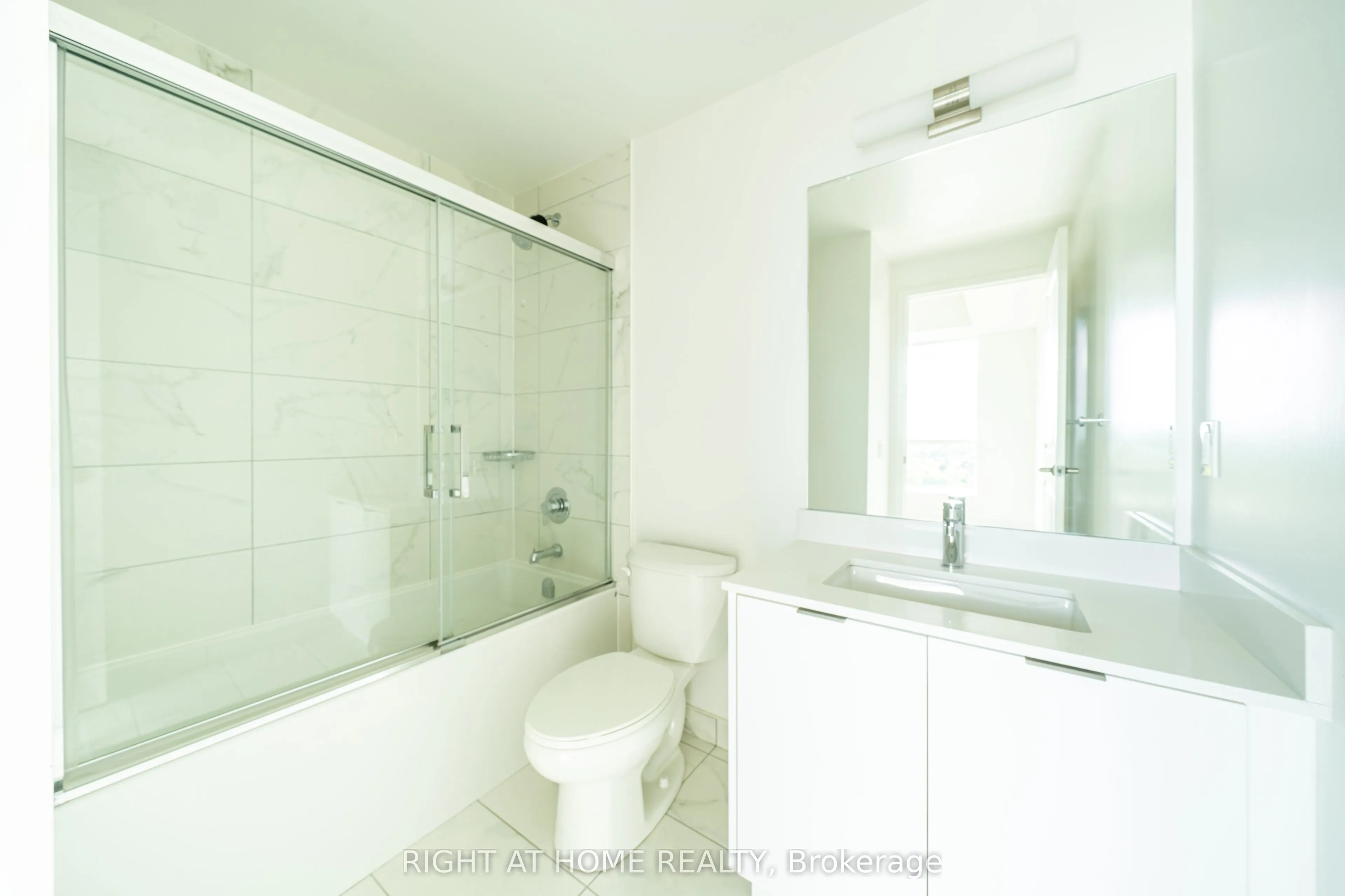204 Burnhamthorpe Road E #1310