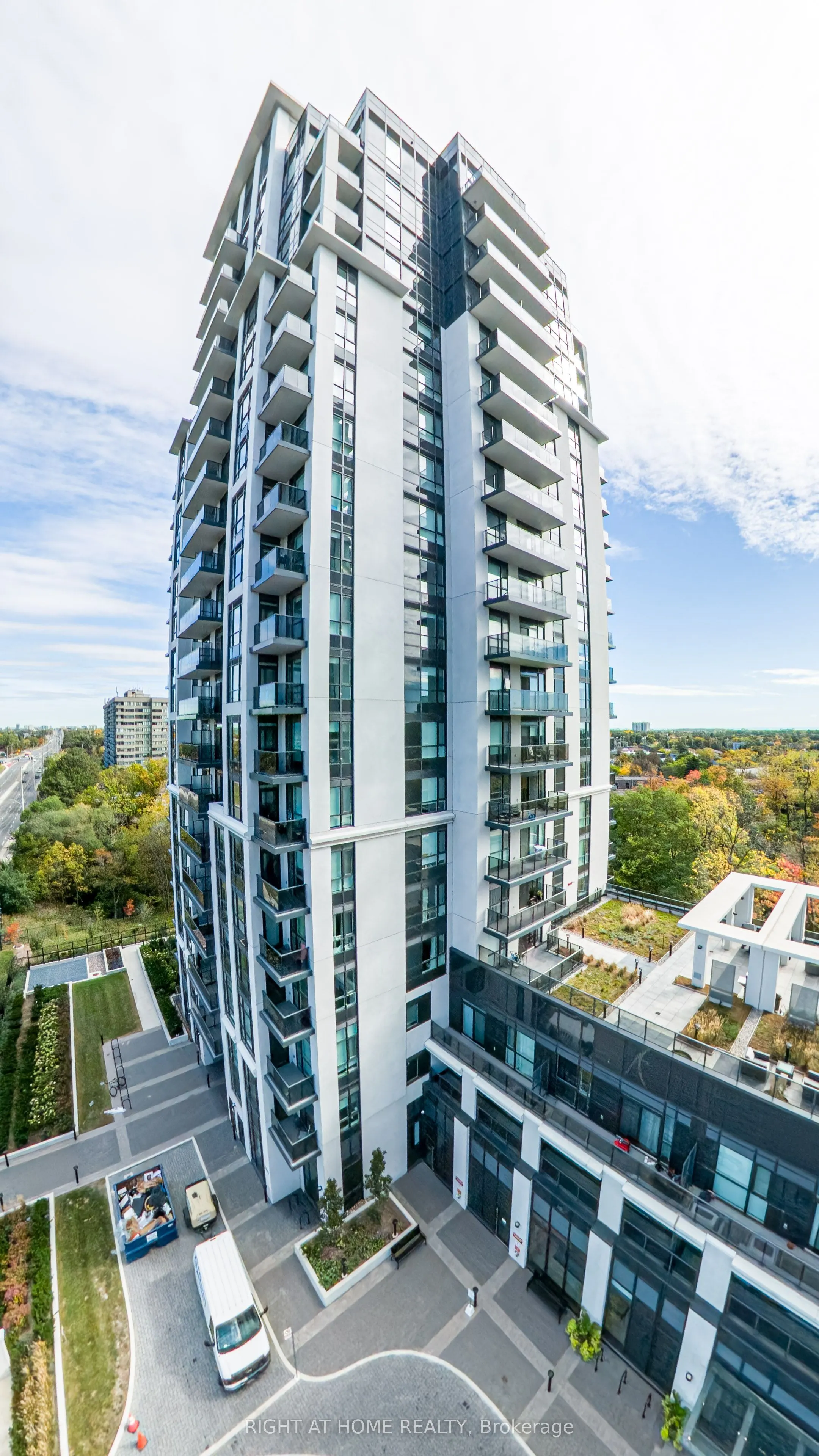 204 Burnhamthorpe Road E #1310