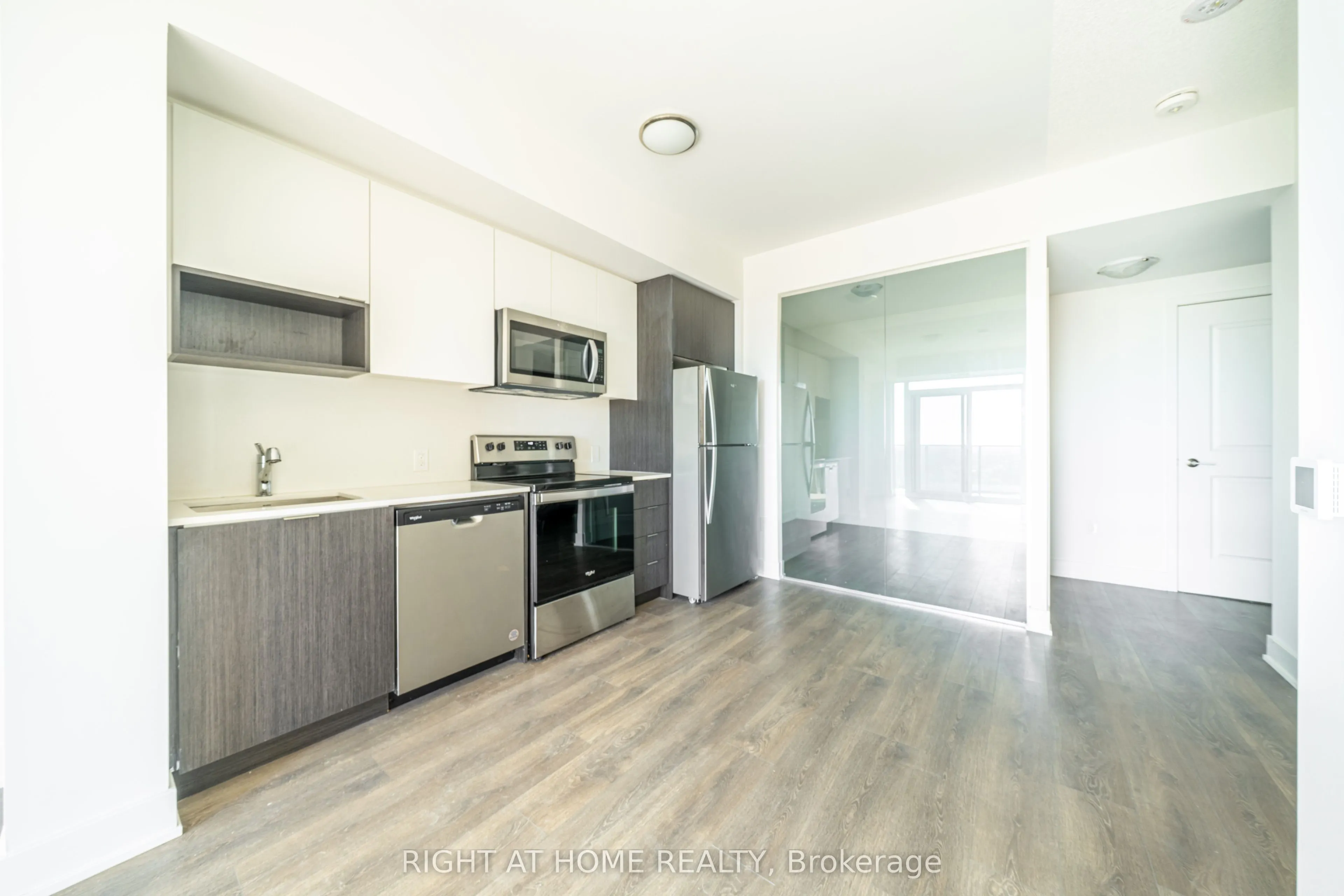 204 Burnhamthorpe Road E #1310