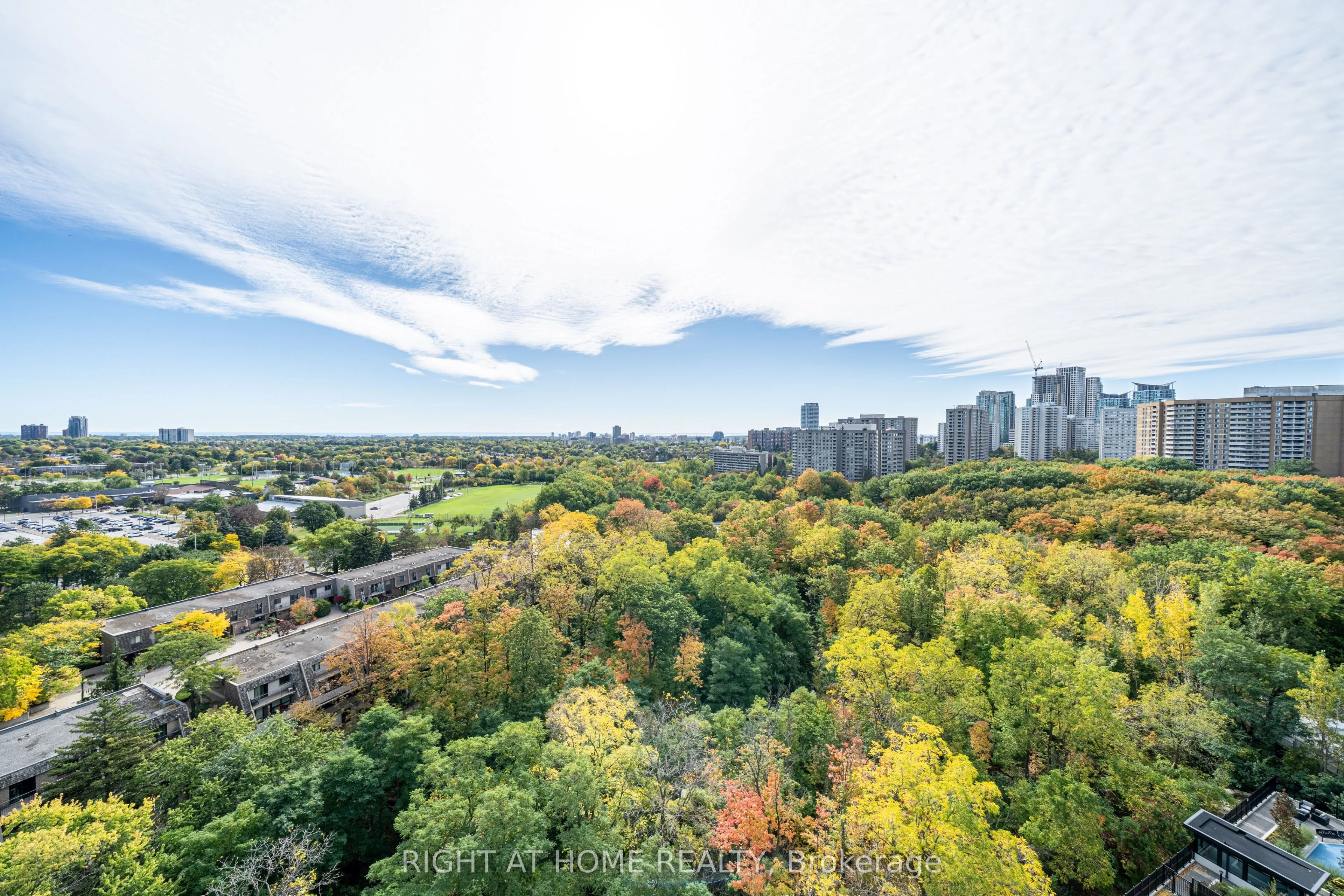 204 Burnhamthorpe Road E #1310