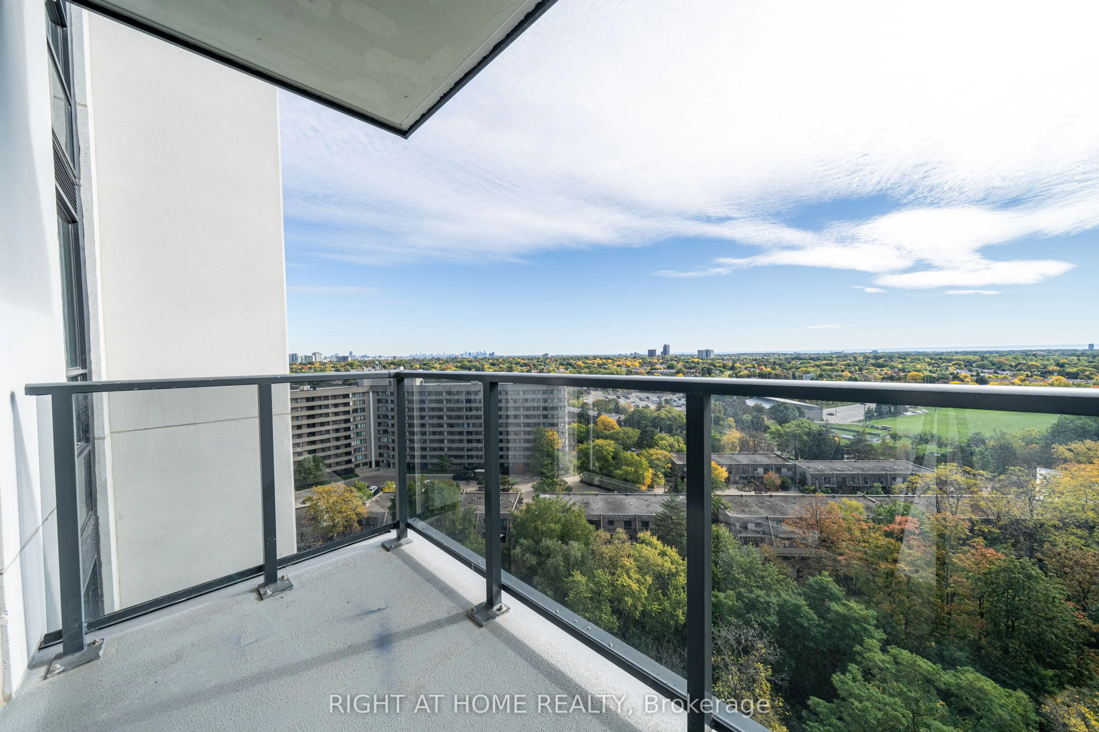 204 Burnhamthorpe Road E #1310