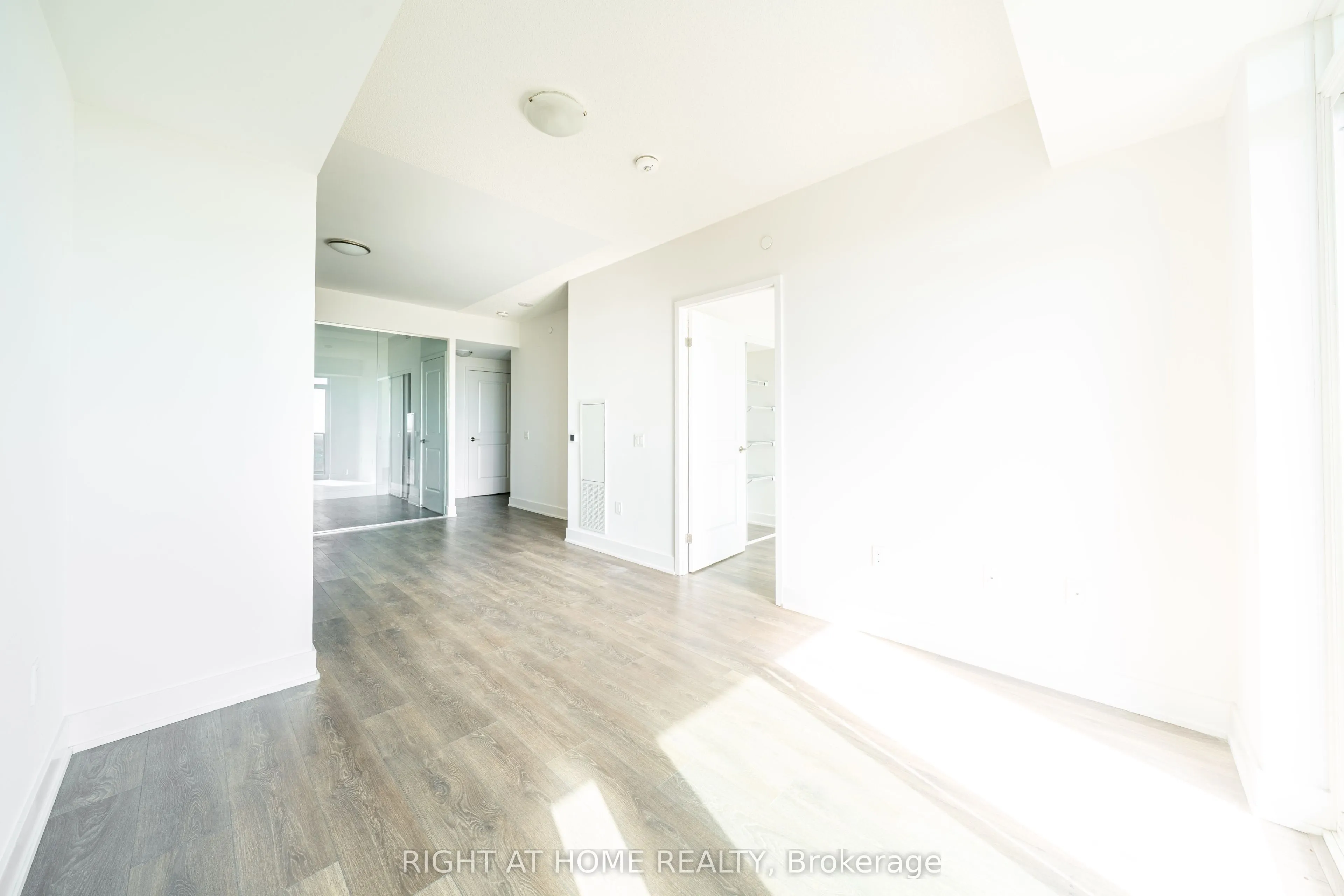 204 Burnhamthorpe Road E #1310