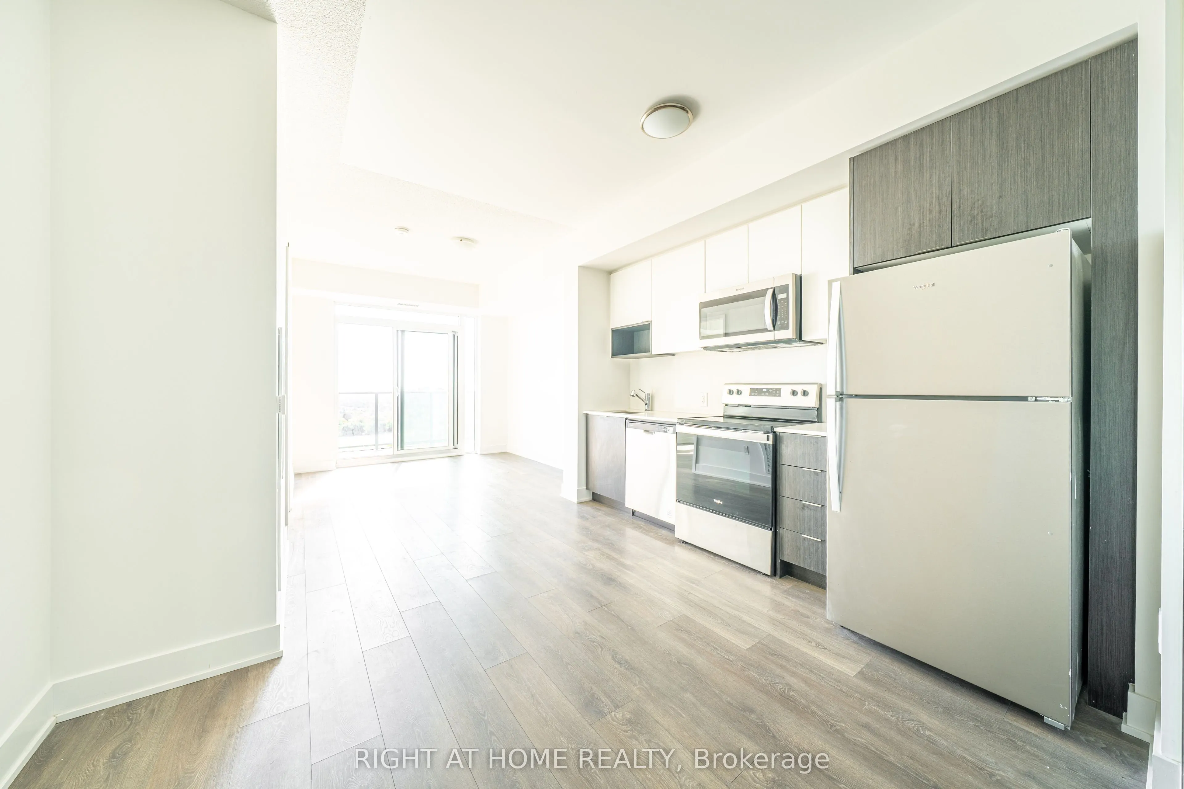 204 Burnhamthorpe Road E #1310
