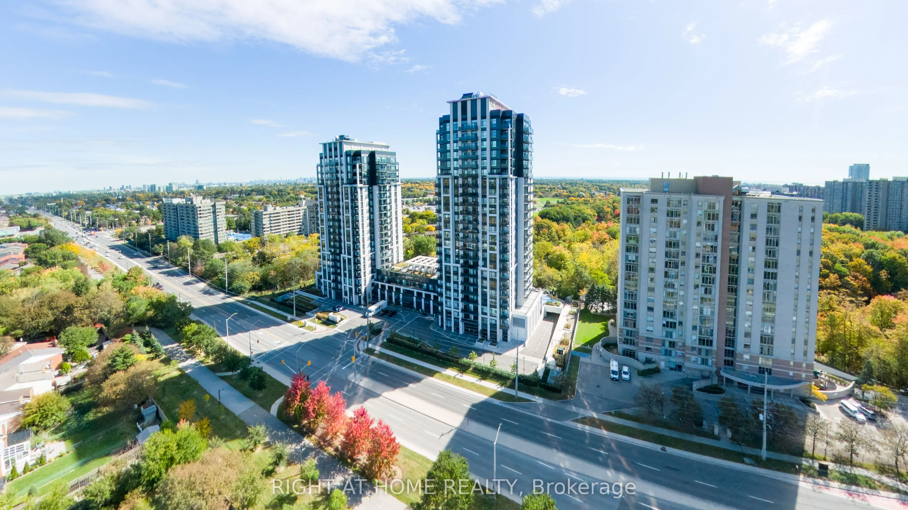 204 Burnhamthorpe Road E #1310