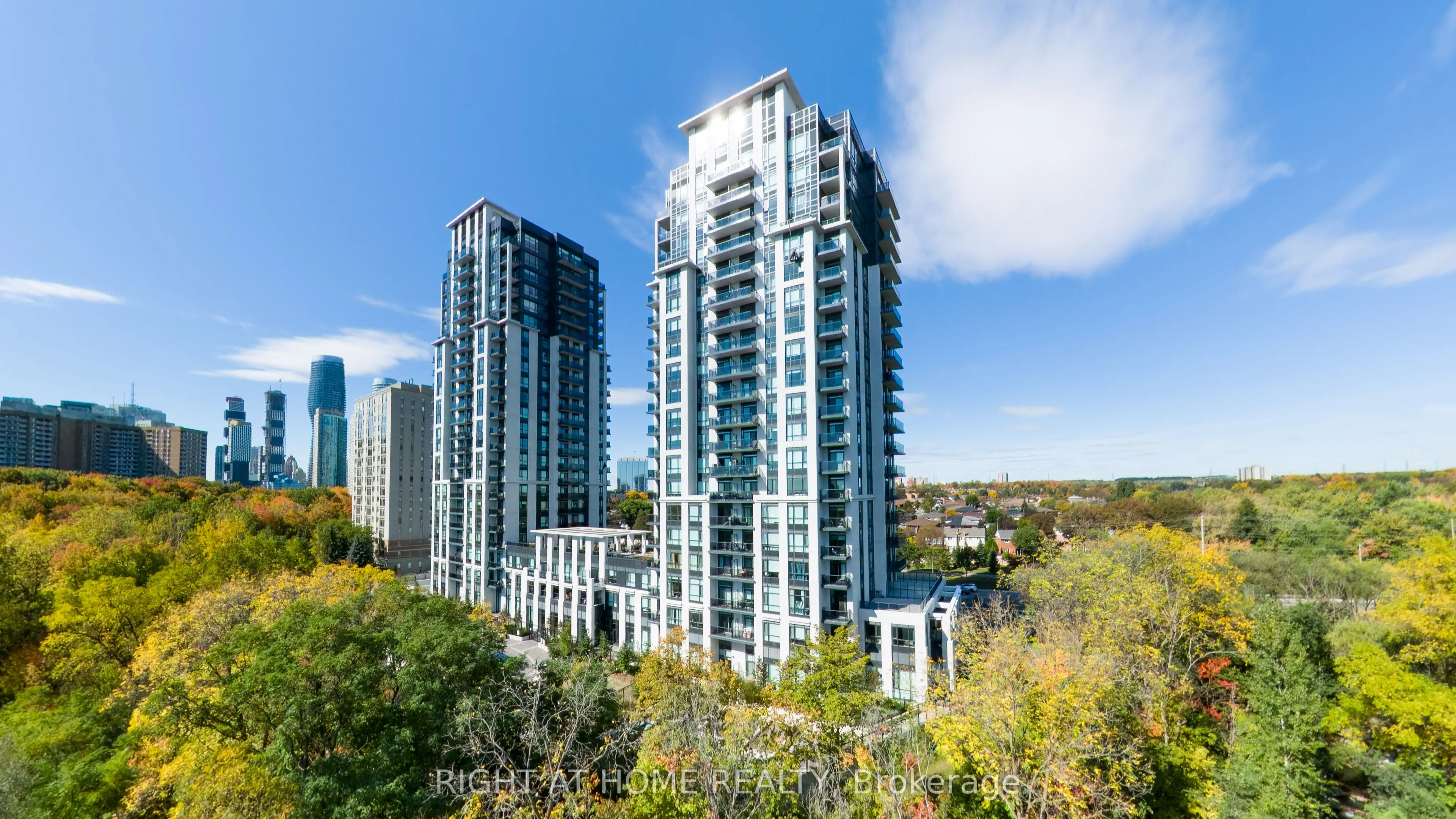 204 Burnhamthorpe Road E #1310