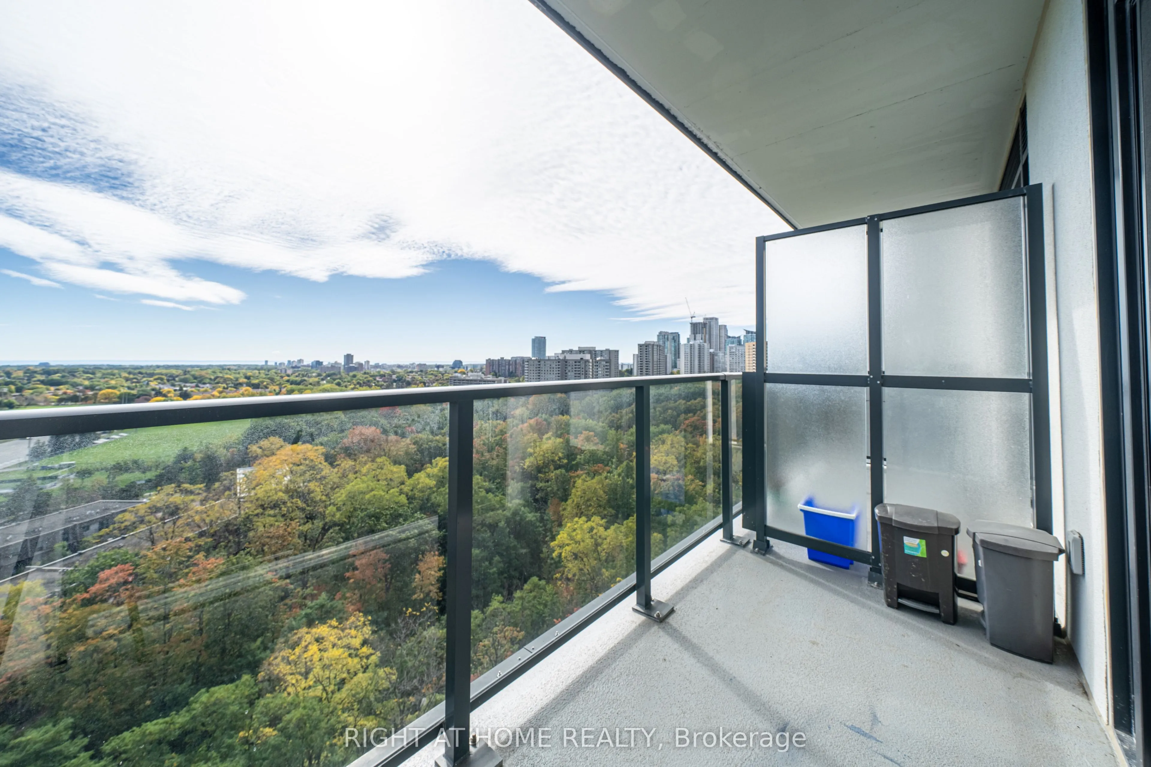 204 Burnhamthorpe Road E #1310