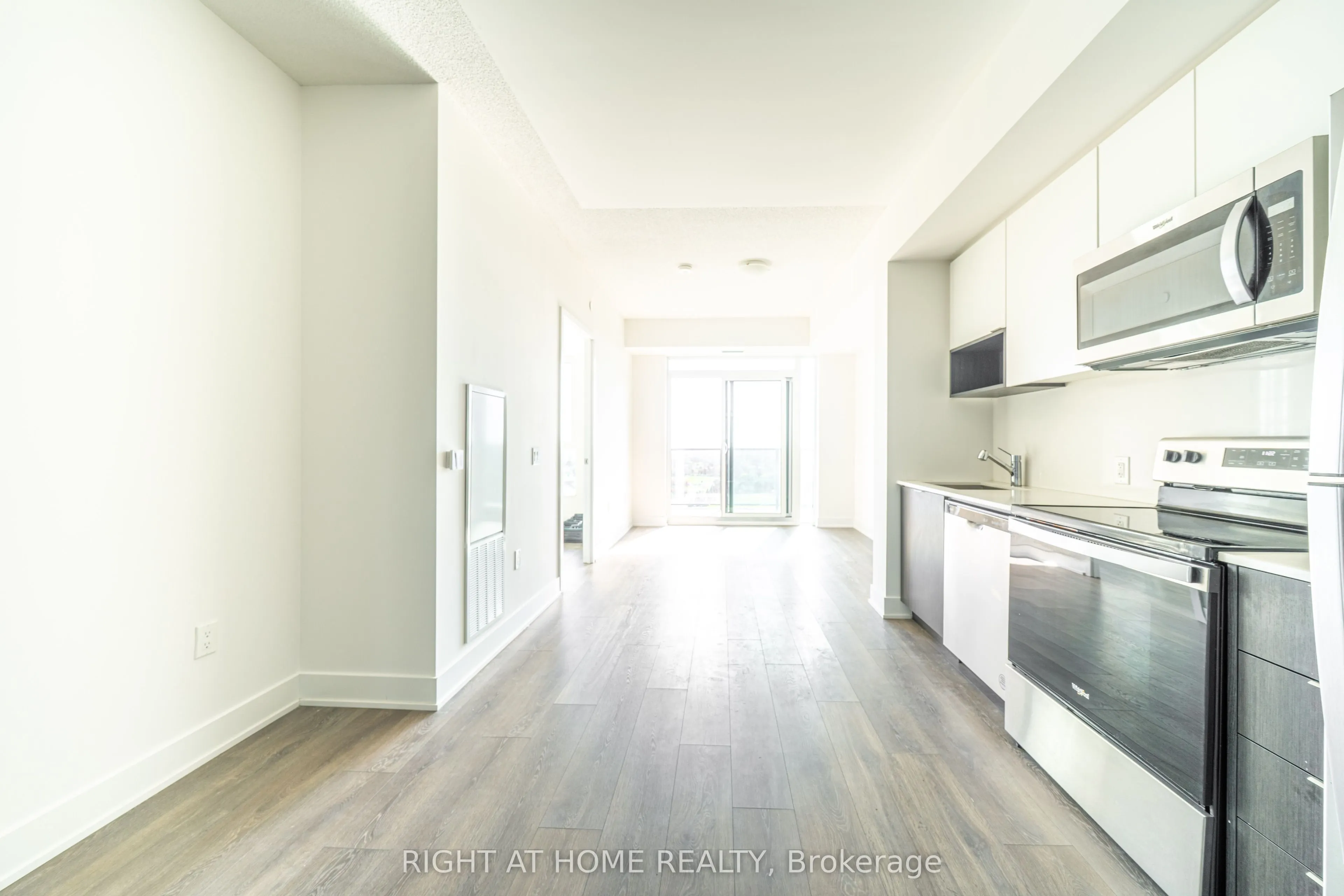 204 Burnhamthorpe Road E #1310