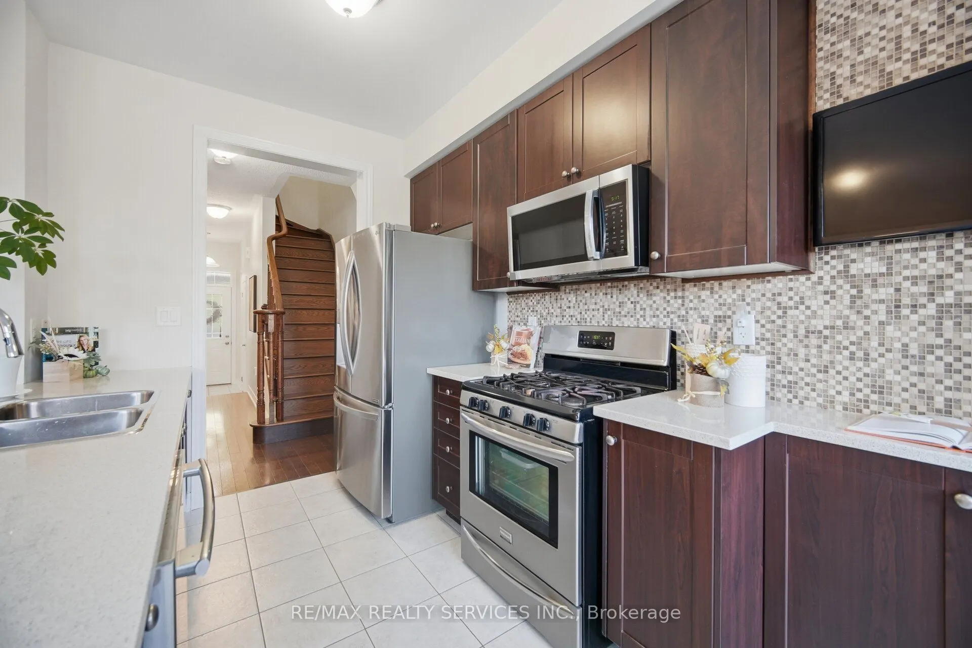 9 Aspenview Avenue