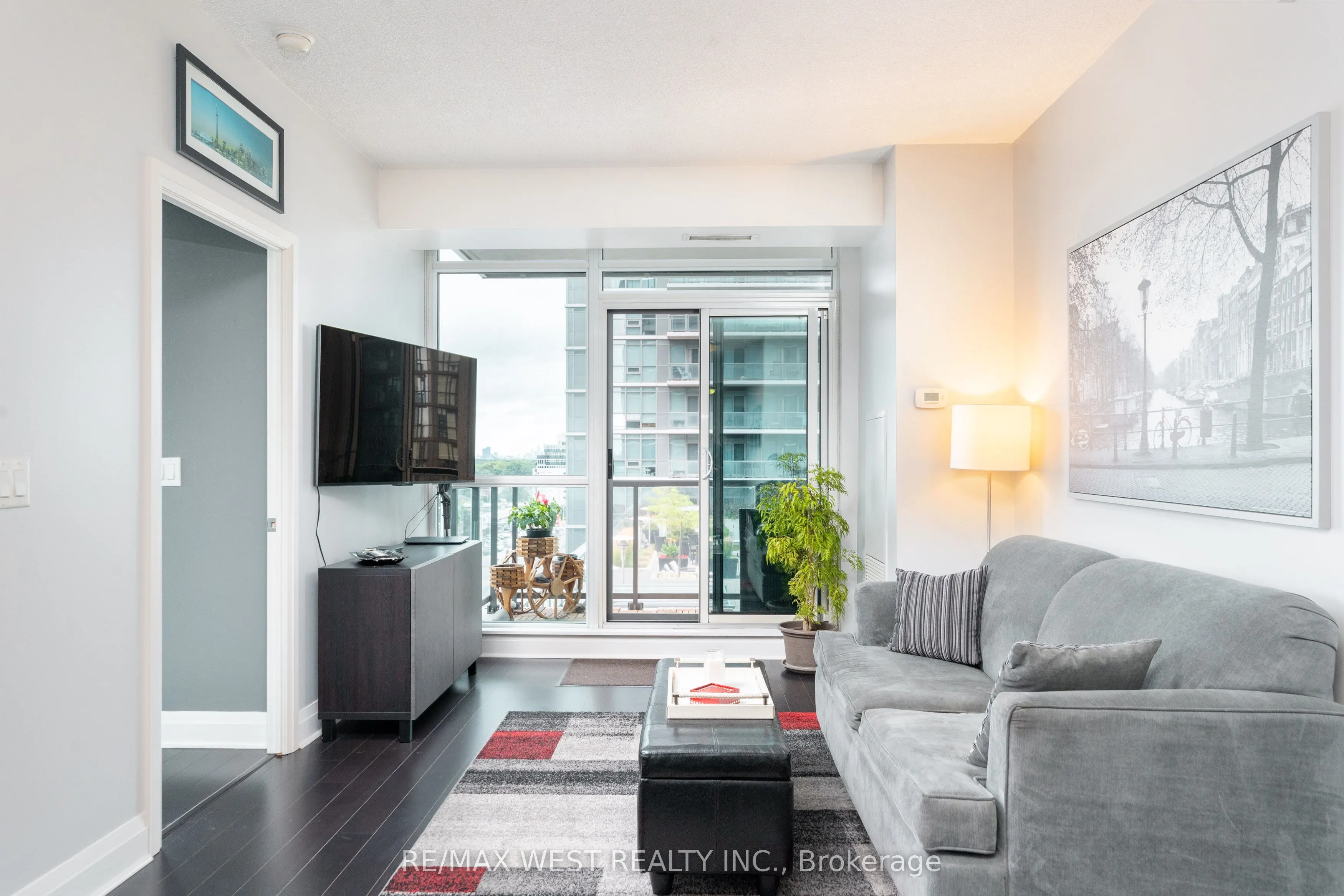 1185 The Queensway #710
