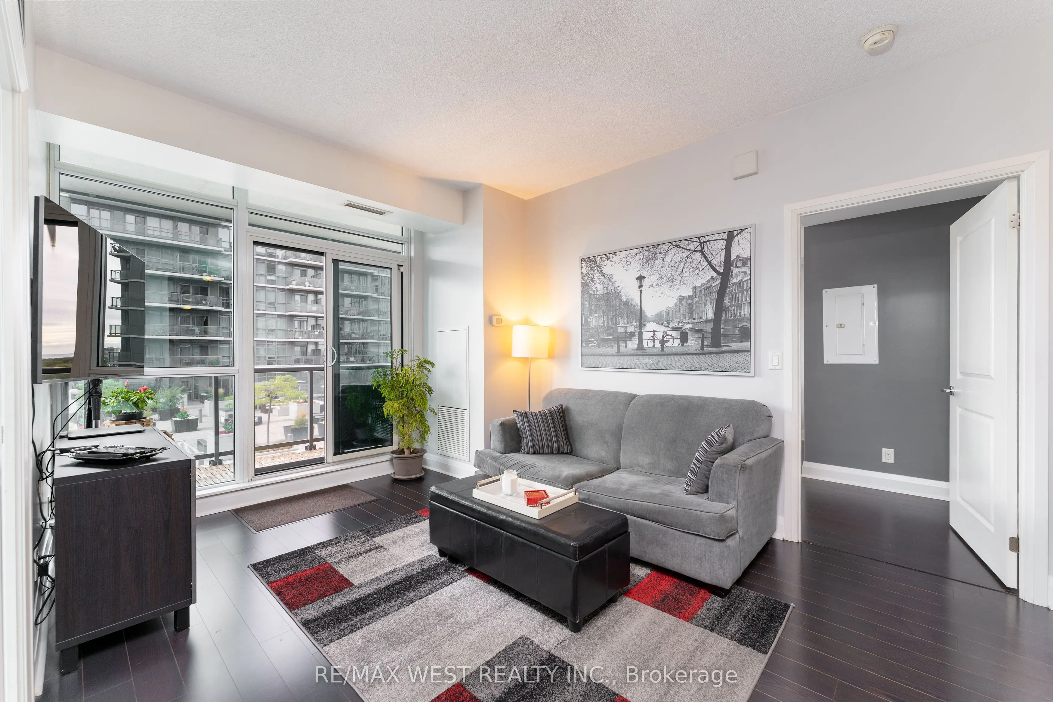 1185 The Queensway #710
