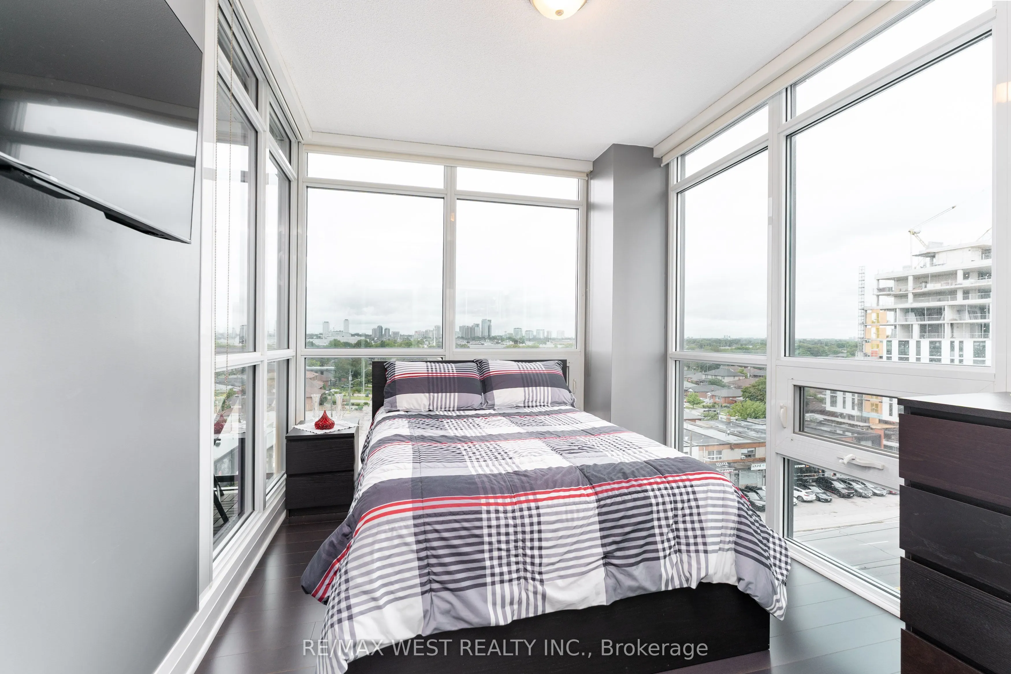 1185 The Queensway #710