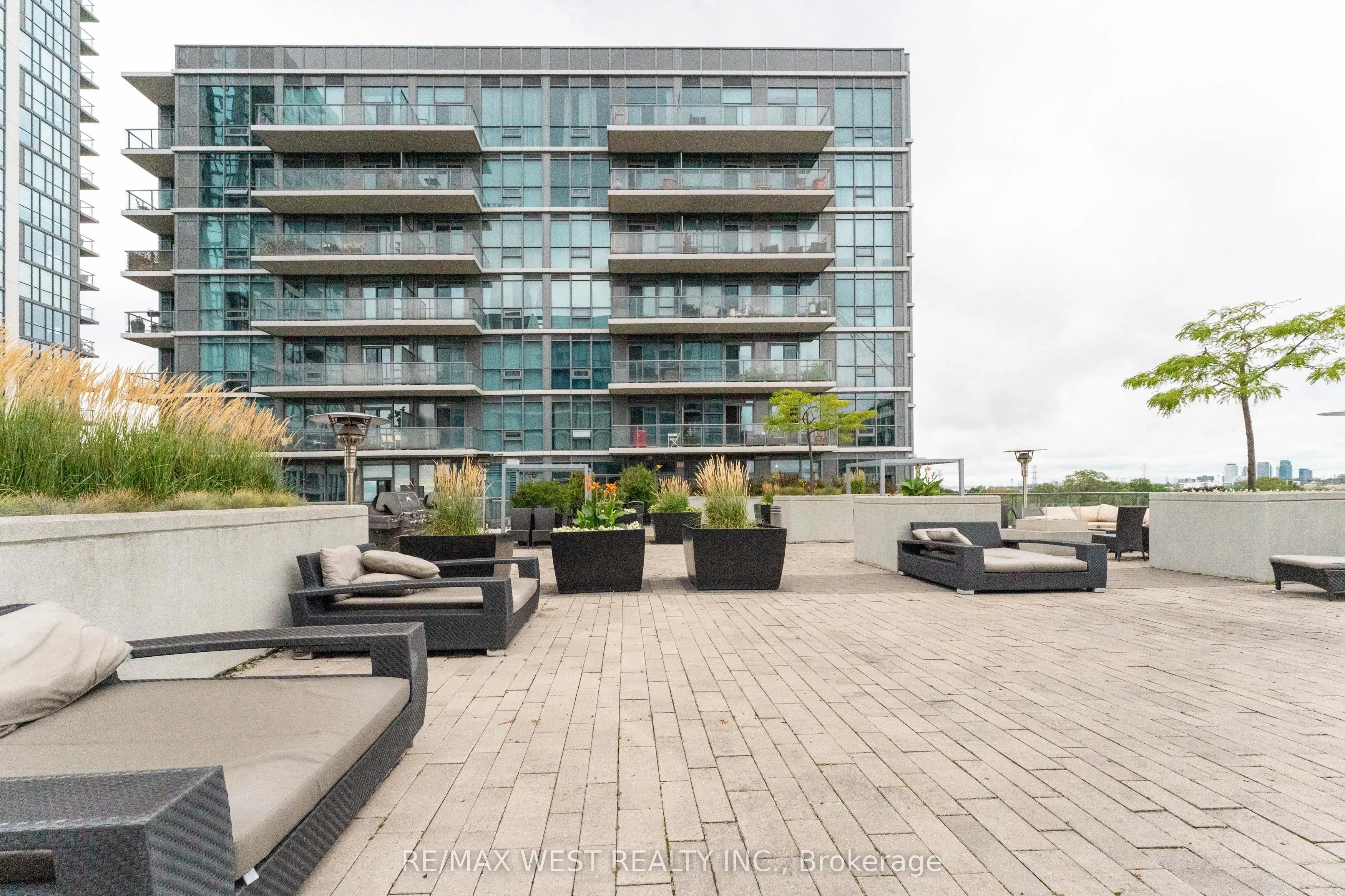 1185 The Queensway #710