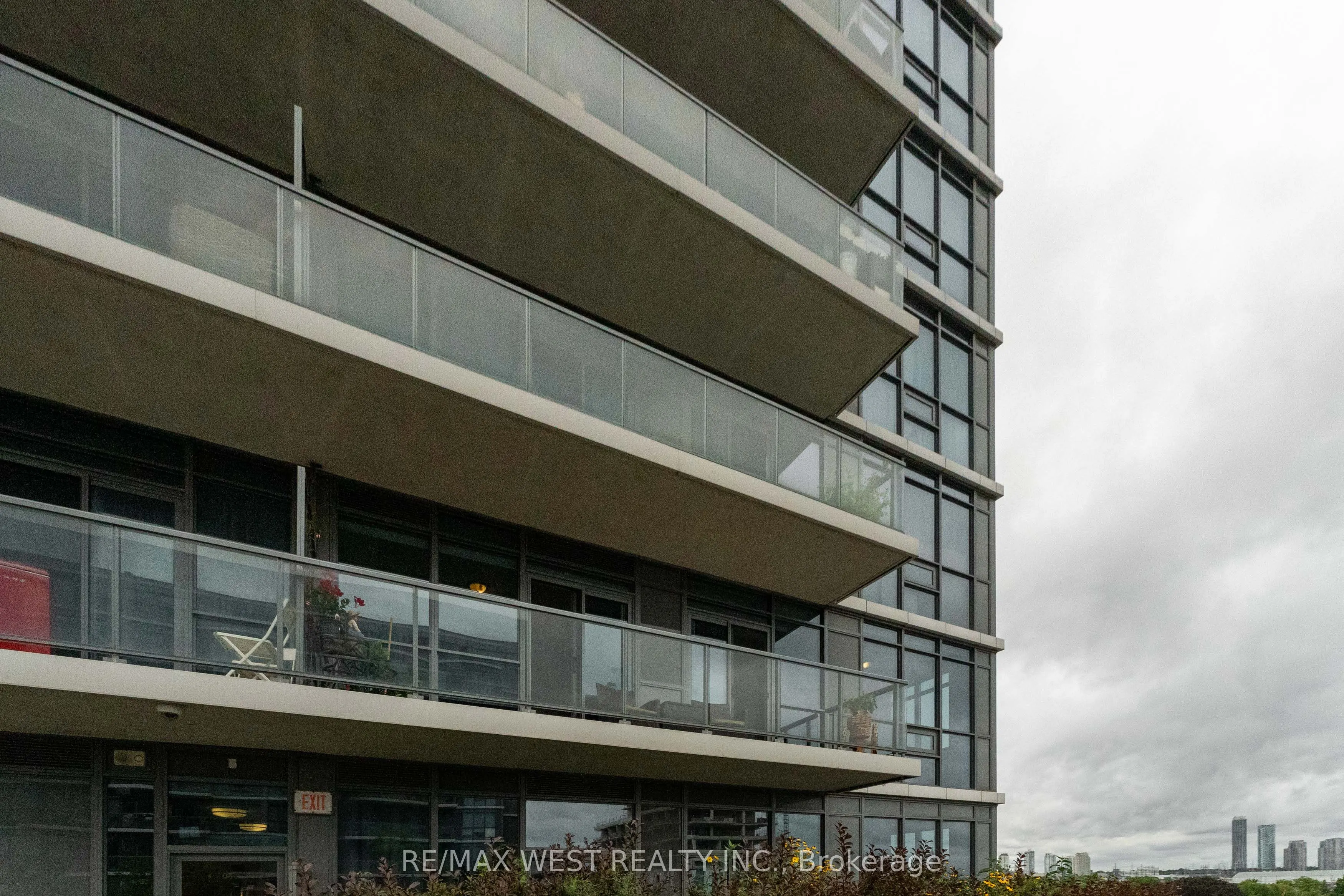 1185 The Queensway #710