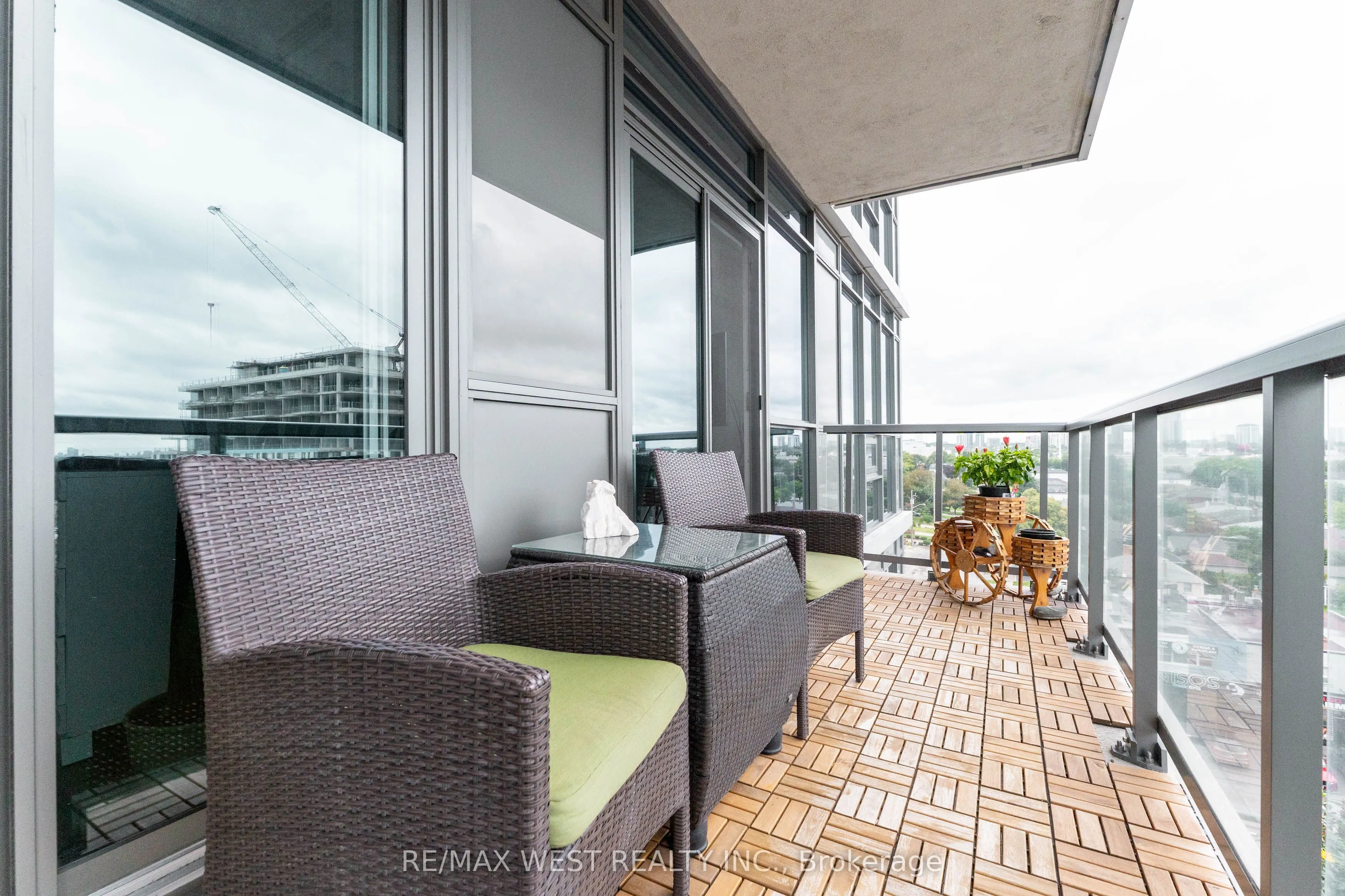 1185 The Queensway #710