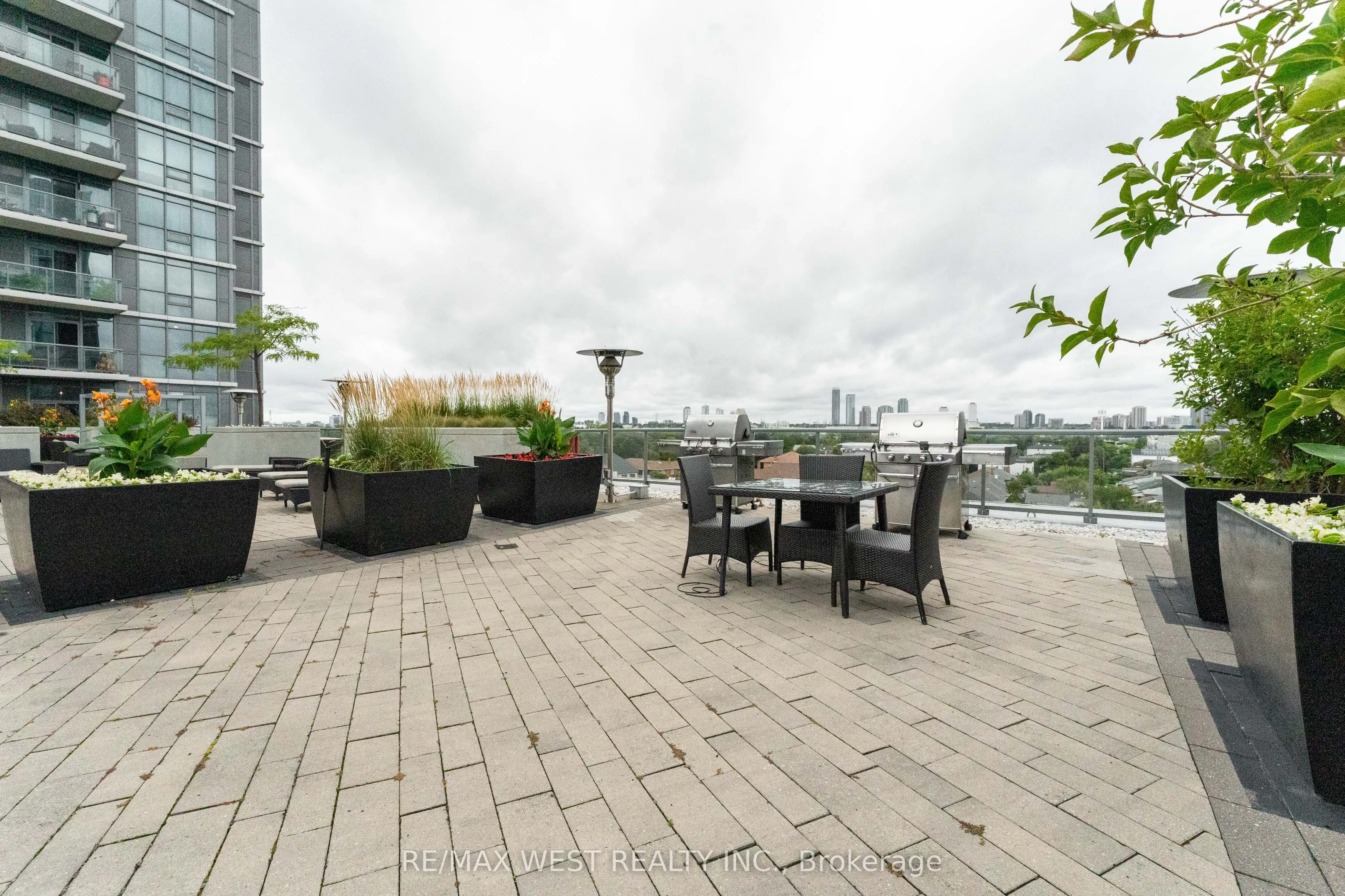 1185 The Queensway #710