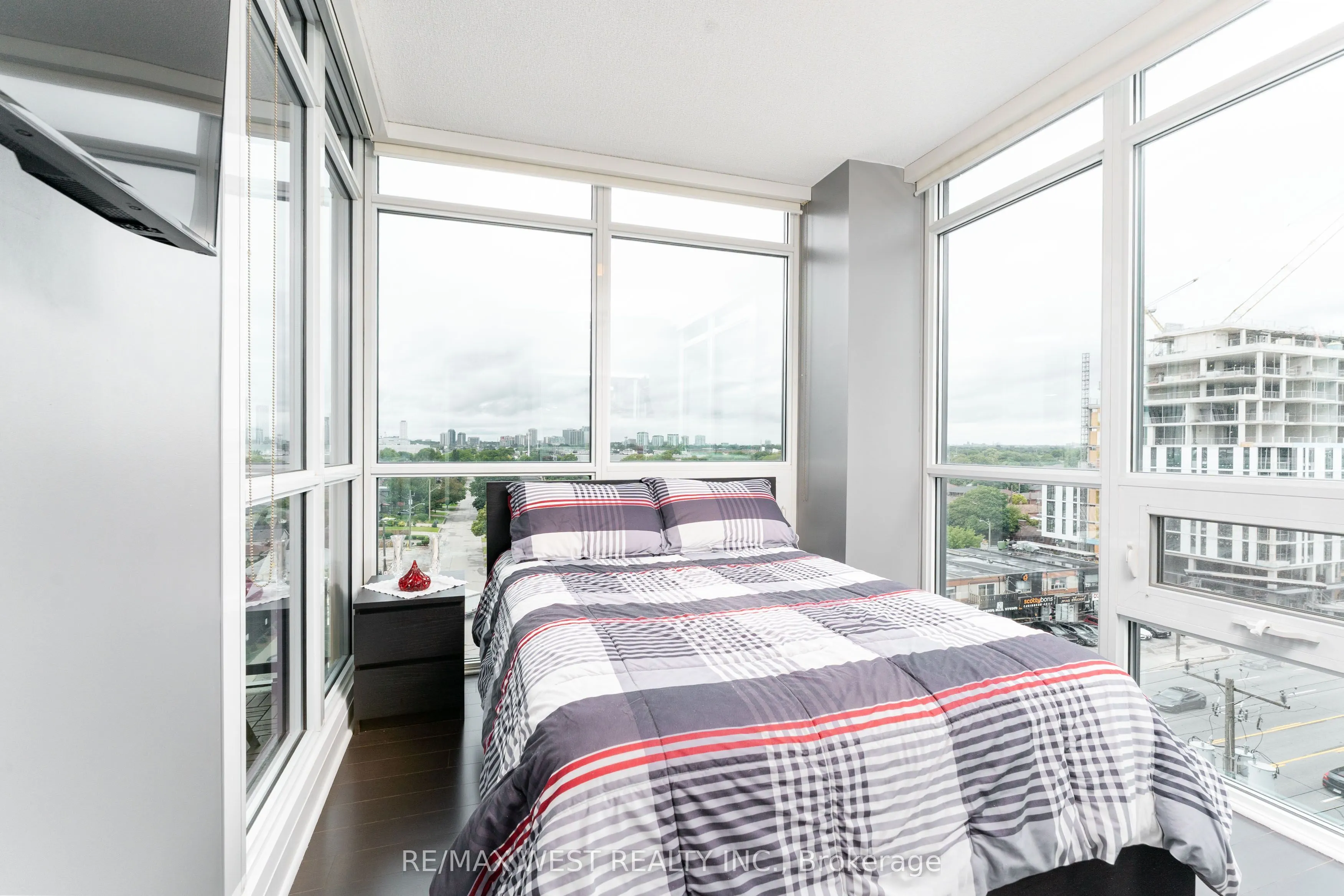 1185 The Queensway #710