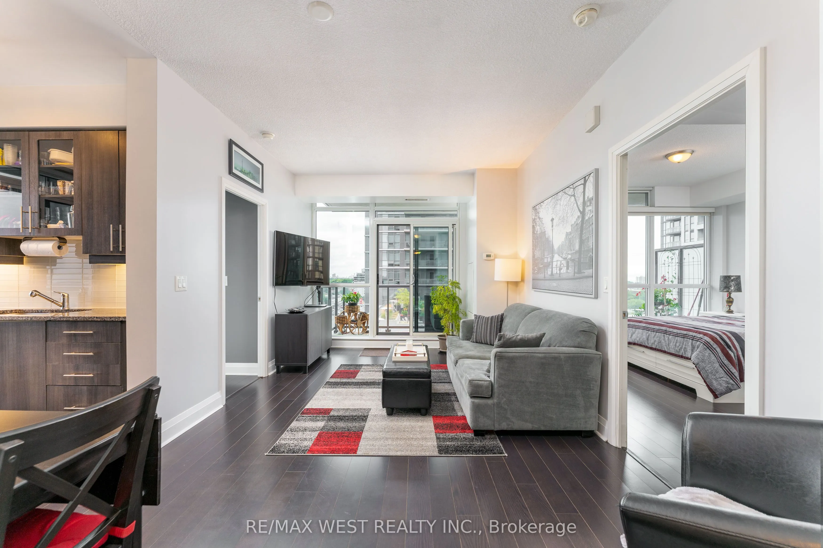 1185 The Queensway #710