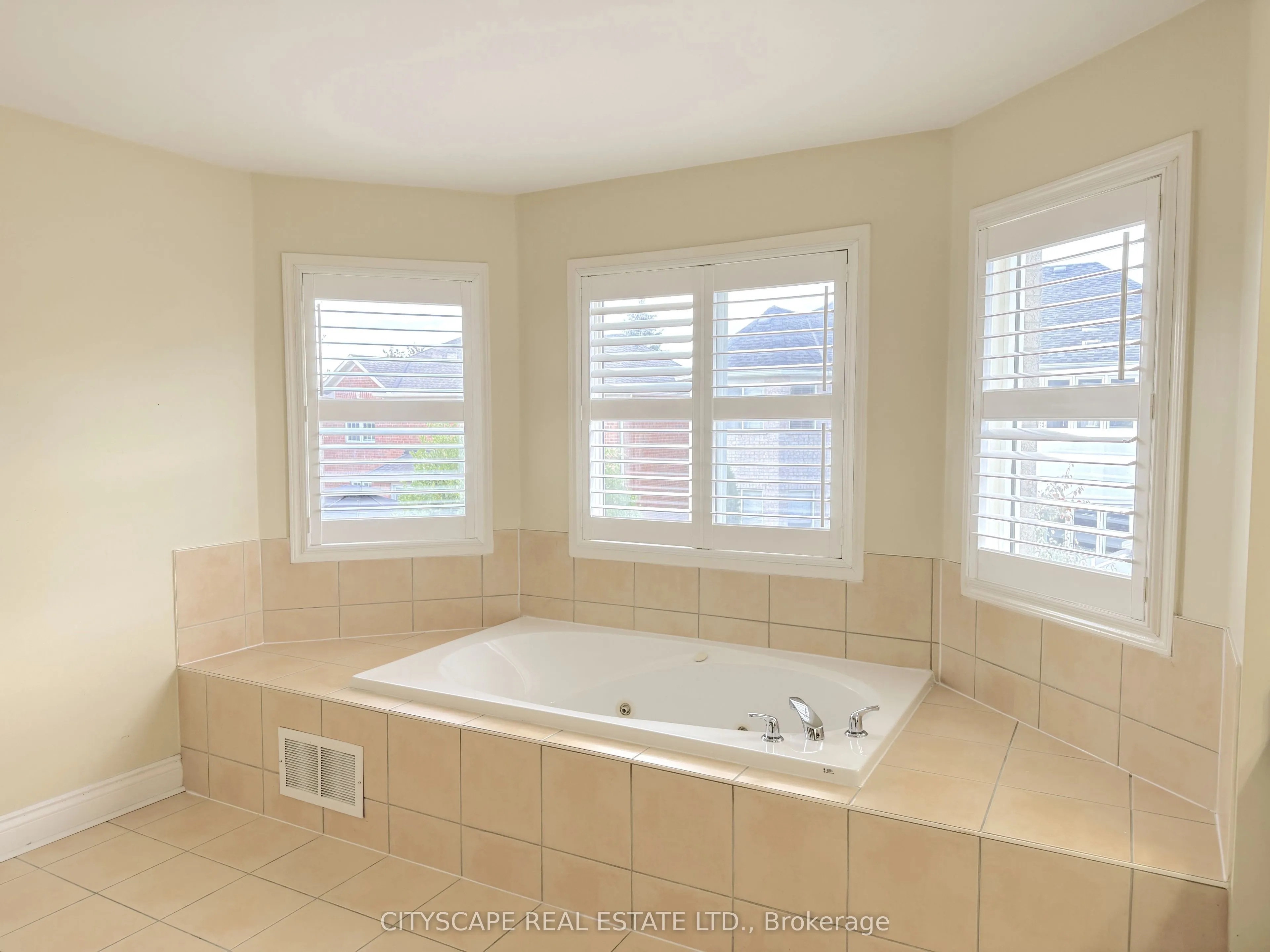 4 Serviceberry Crescent