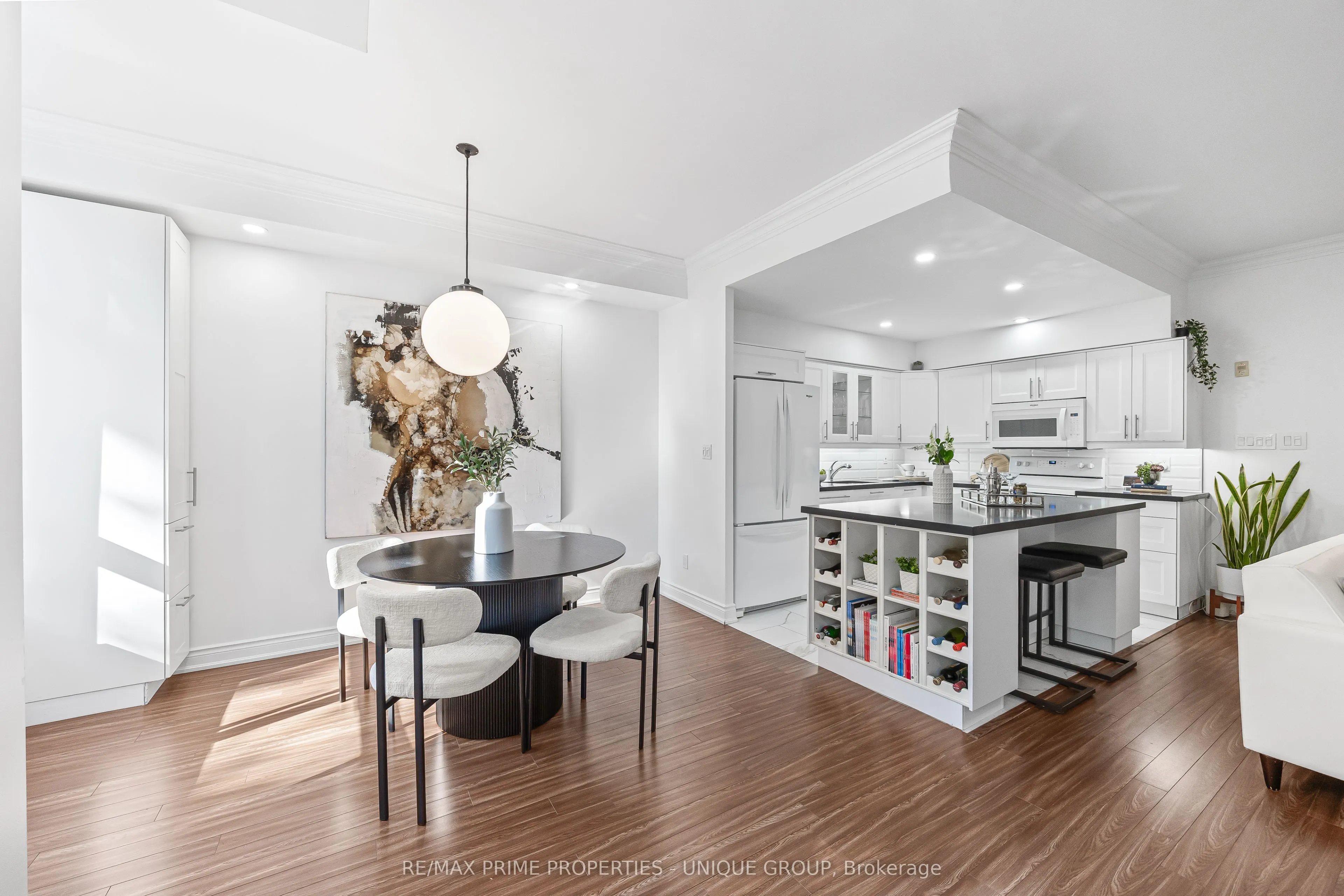 2511 Bloor Street W #202