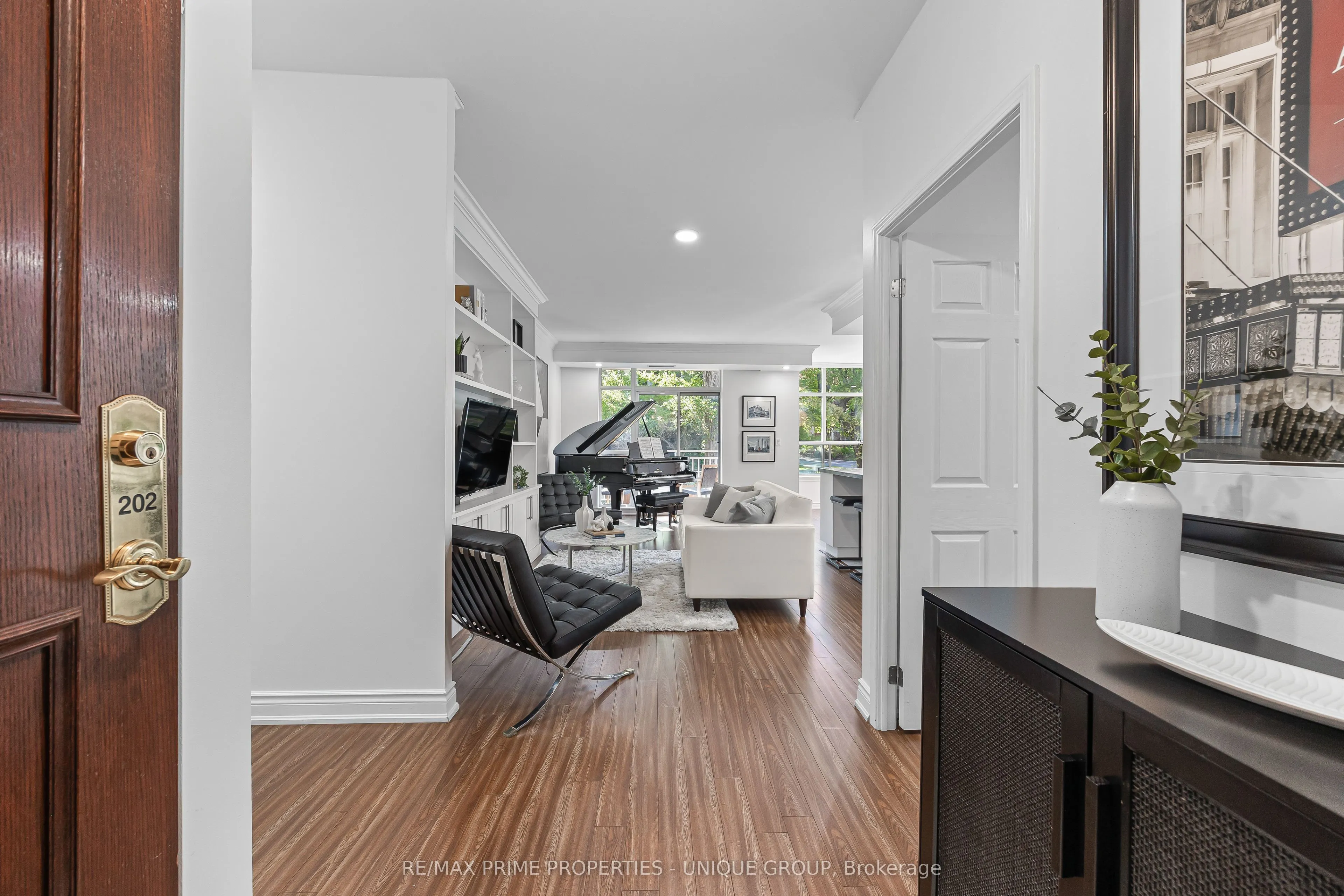 2511 Bloor Street W #202