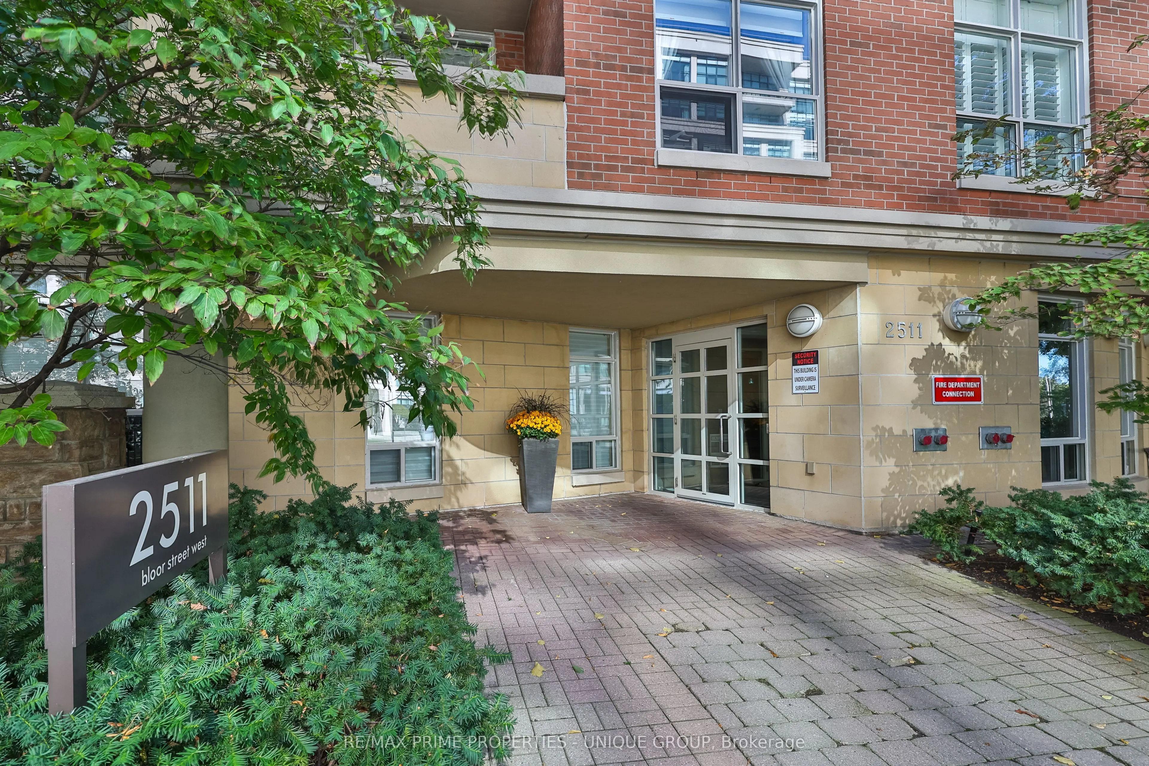 2511 Bloor Street W #202