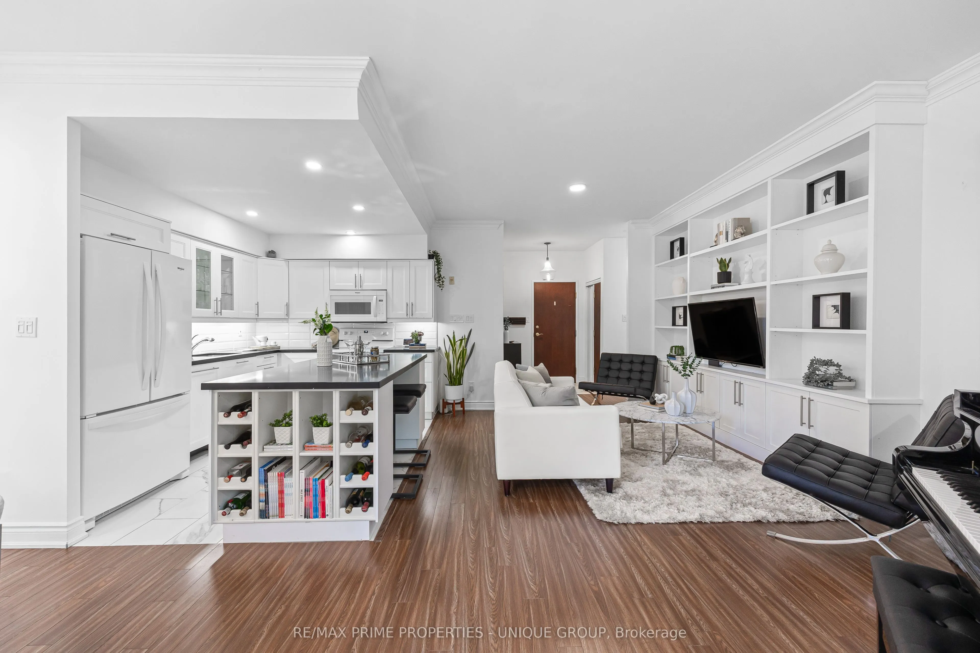 2511 Bloor Street W #202