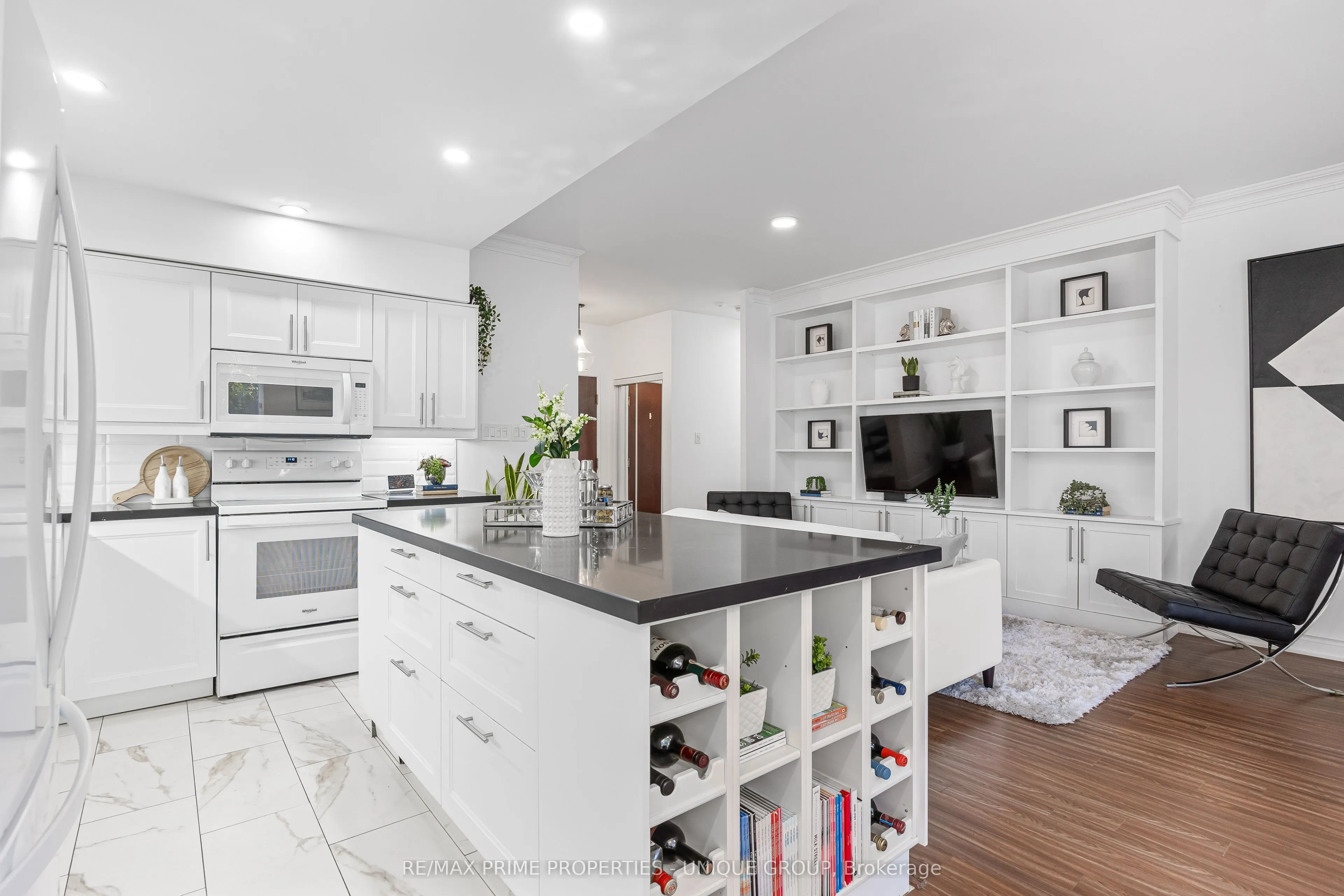2511 Bloor Street W #202