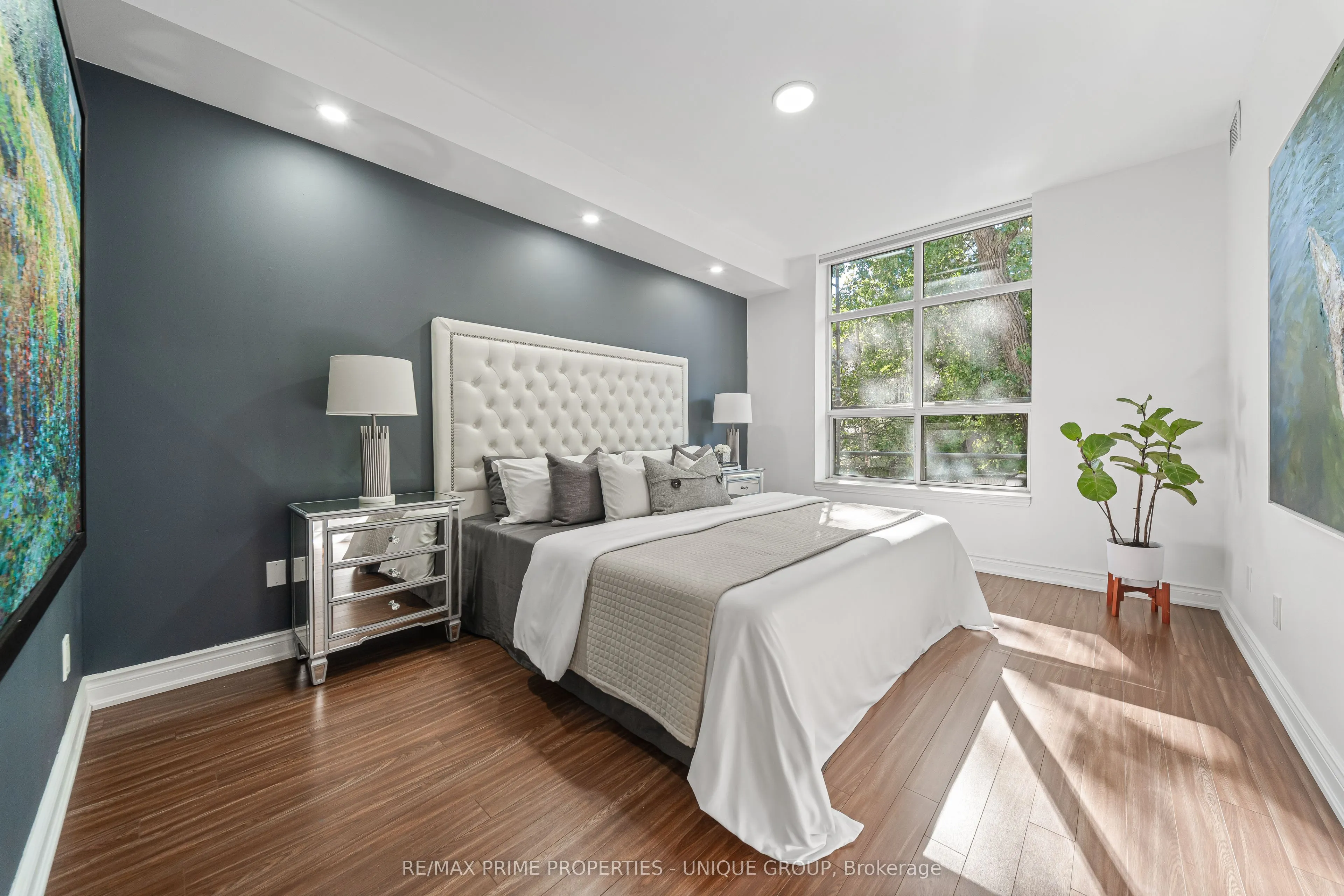 2511 Bloor Street W #202