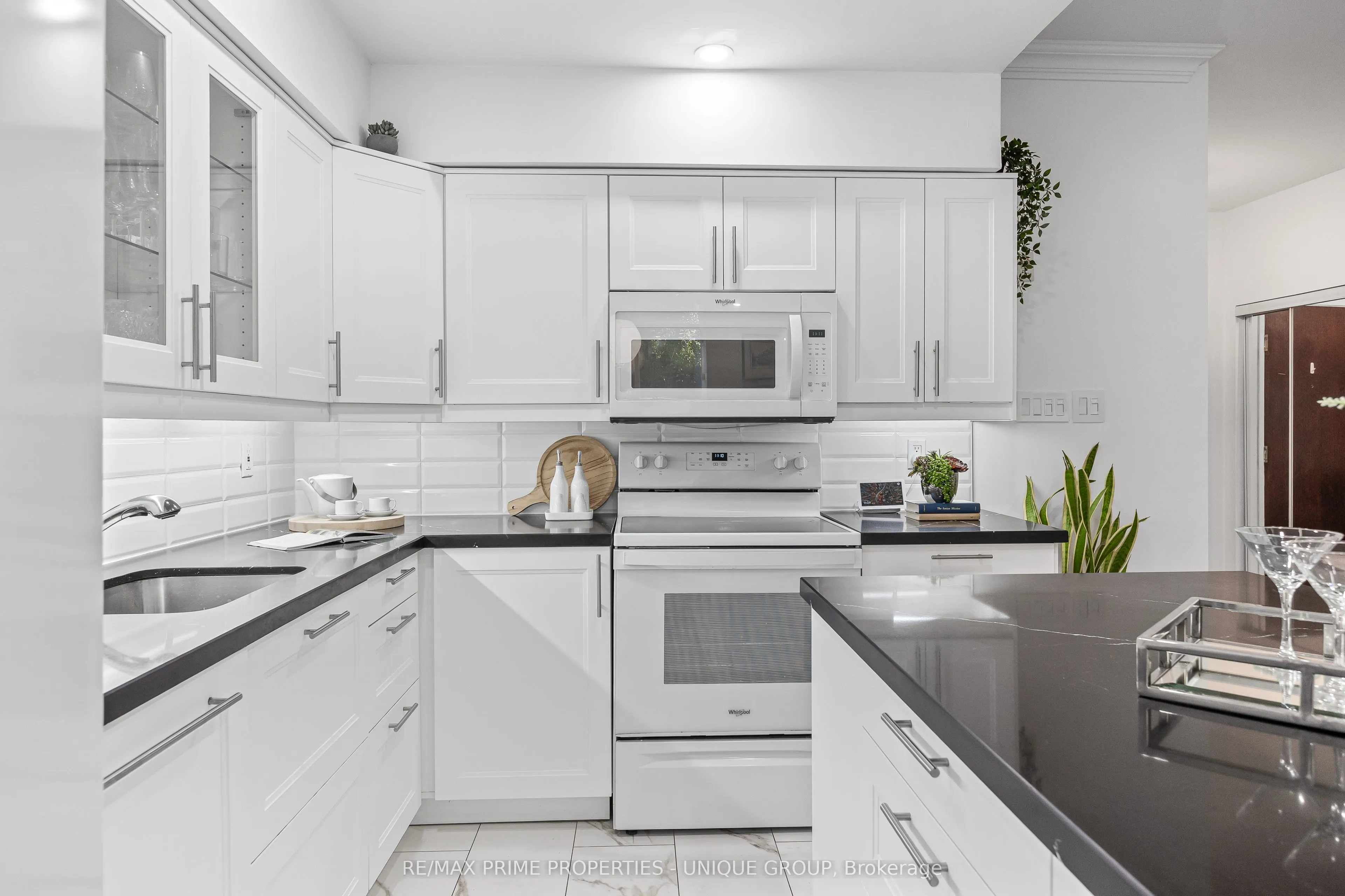2511 Bloor Street W #202