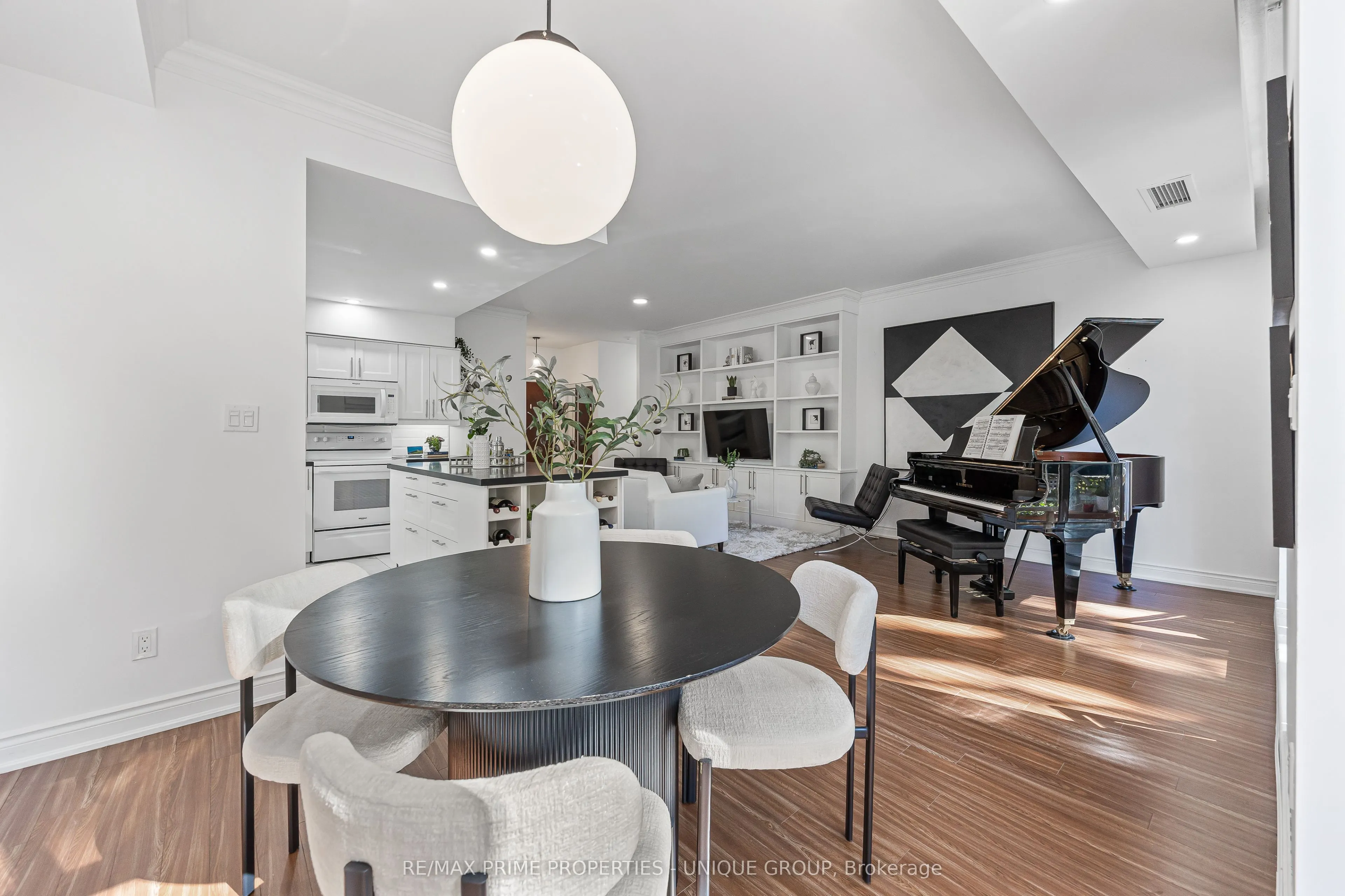2511 Bloor Street W #202