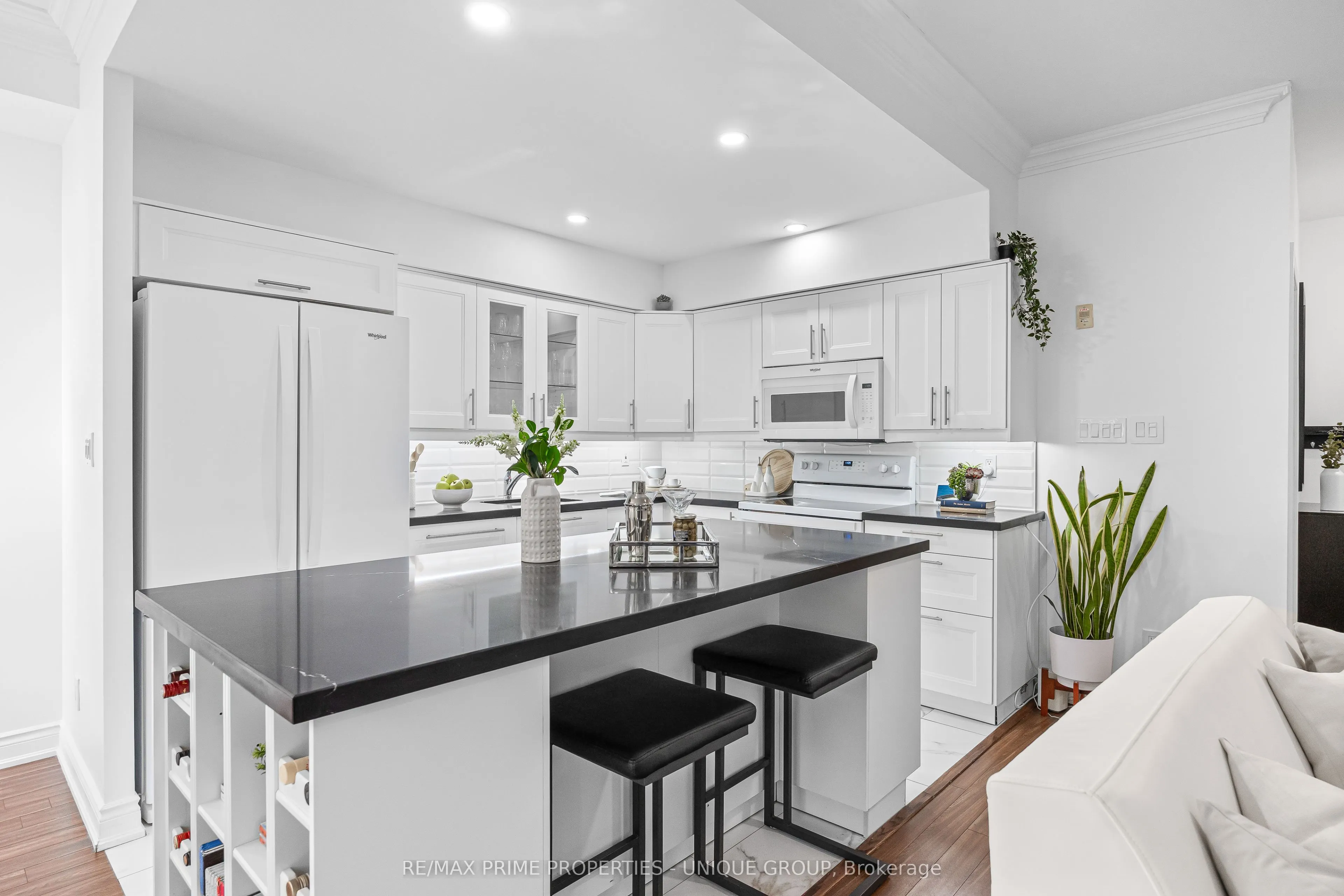 2511 Bloor Street W #202