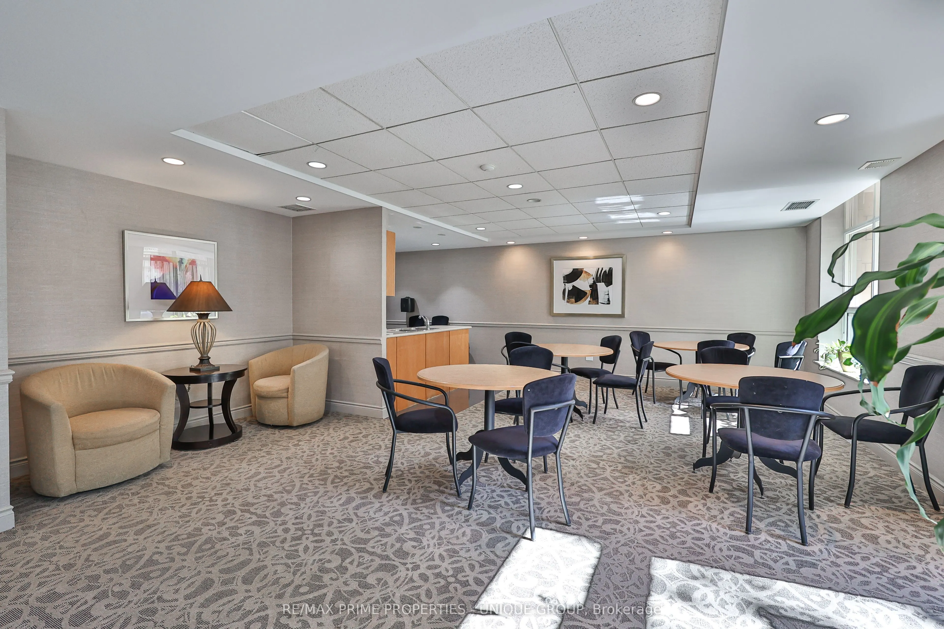 2511 Bloor Street W #202