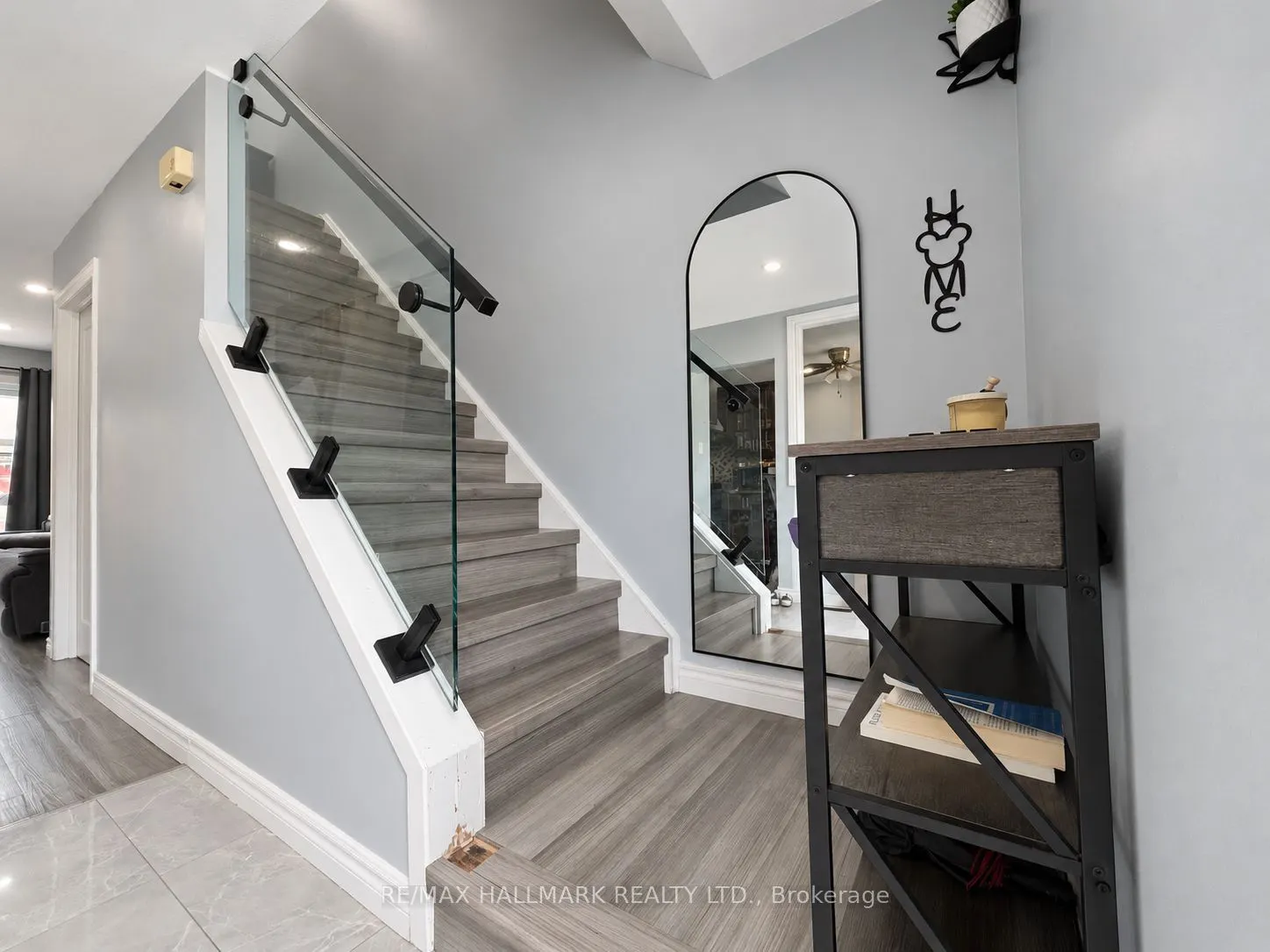 81 Hansen Road N #98