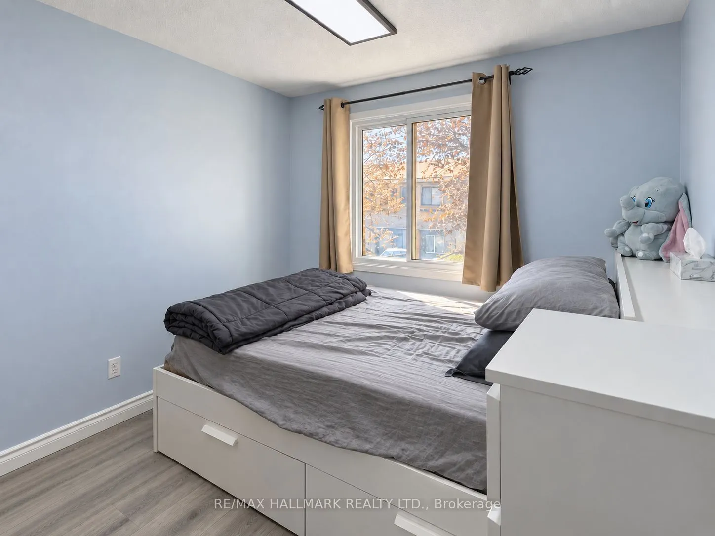 81 Hansen Road N #98