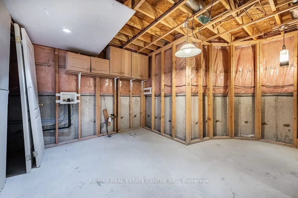 3696 Waterfall Crescent
