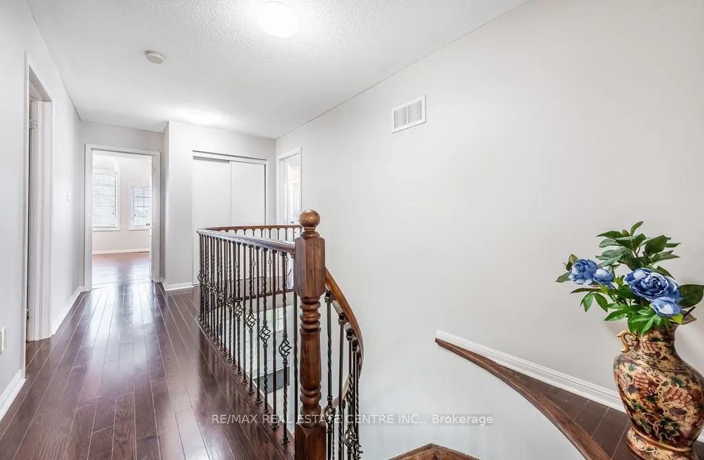 3696 Waterfall Crescent