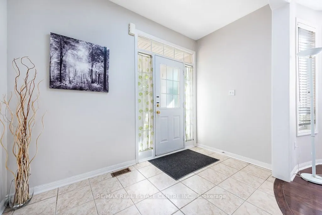 3696 Waterfall Crescent