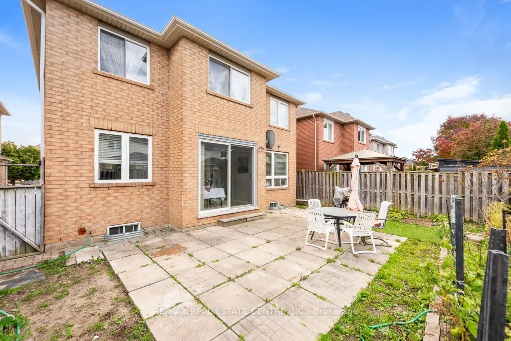 3696 Waterfall Crescent