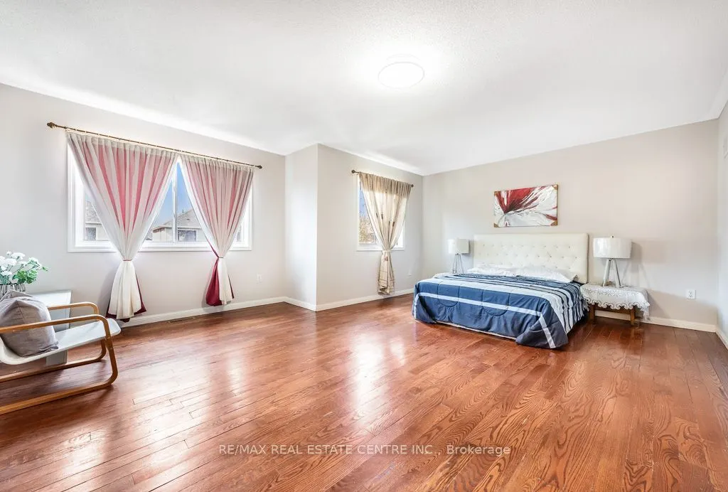 3696 Waterfall Crescent