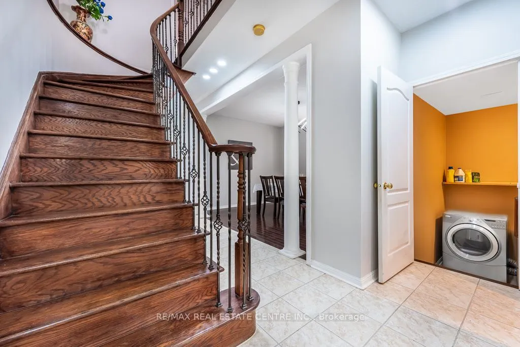 3696 Waterfall Crescent