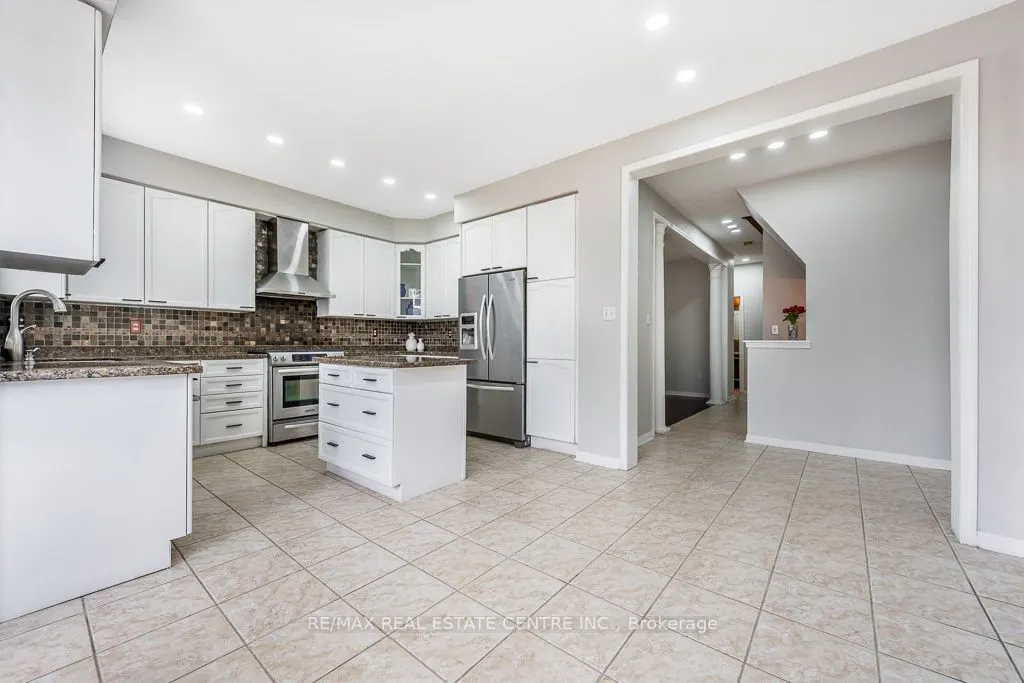 3696 Waterfall Crescent
