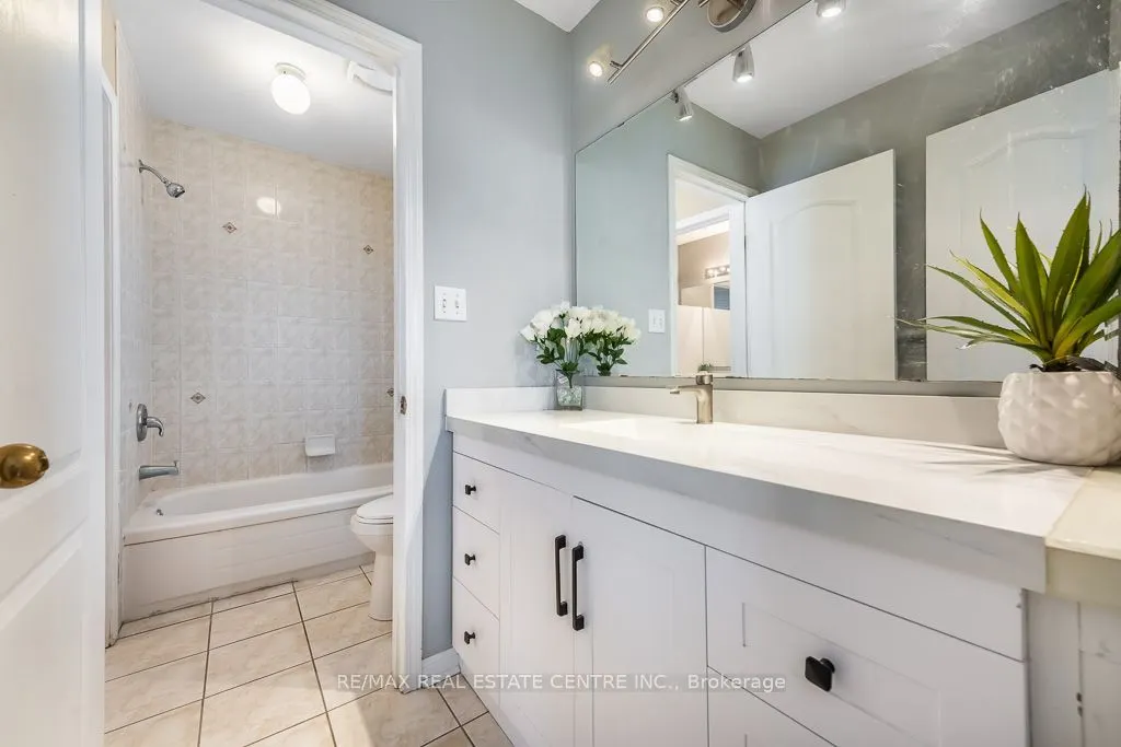 3696 Waterfall Crescent