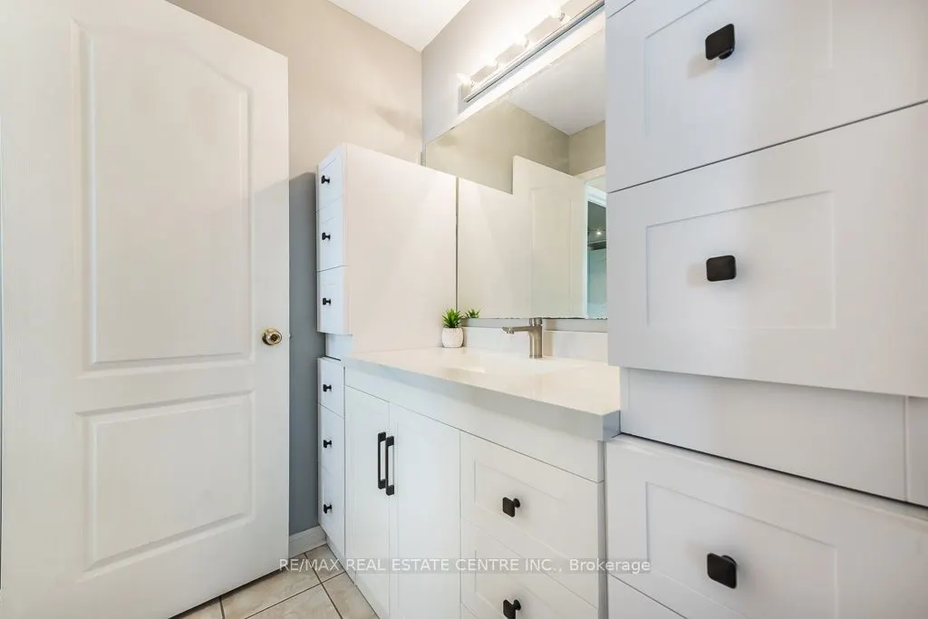 3696 Waterfall Crescent