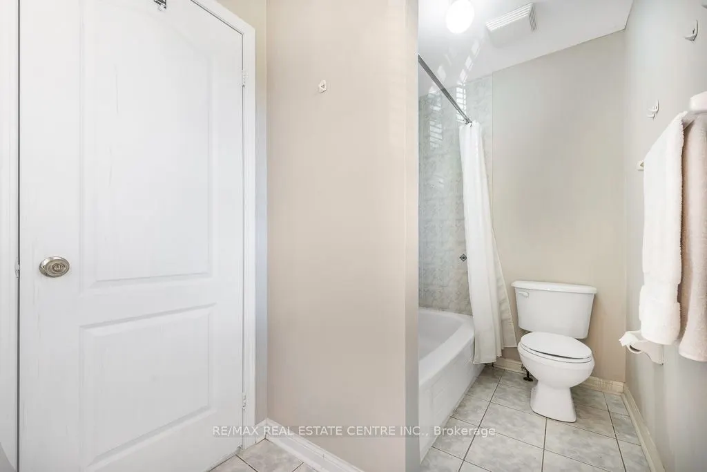 3696 Waterfall Crescent