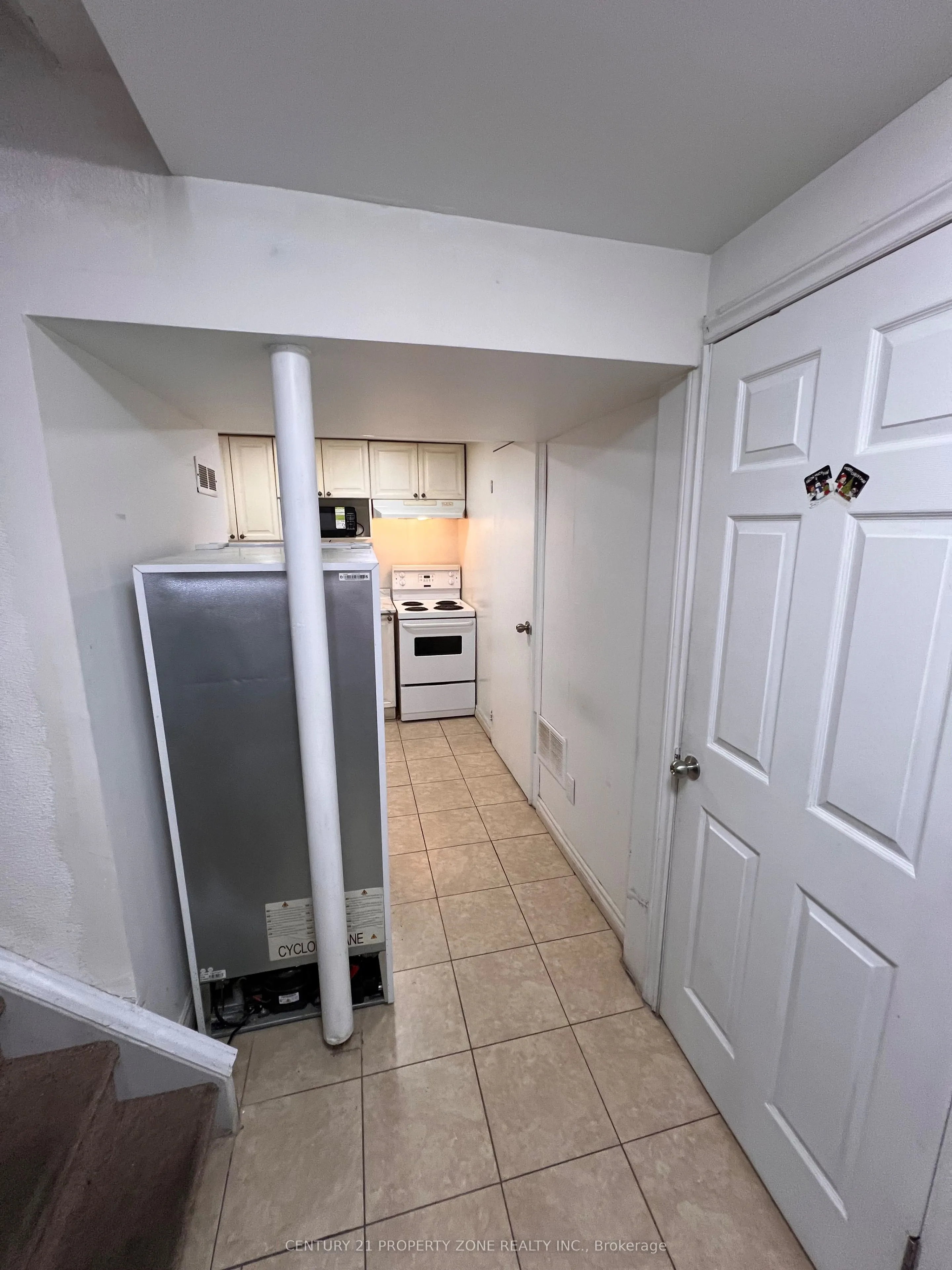 6 Roehampton Crescent W #Basement