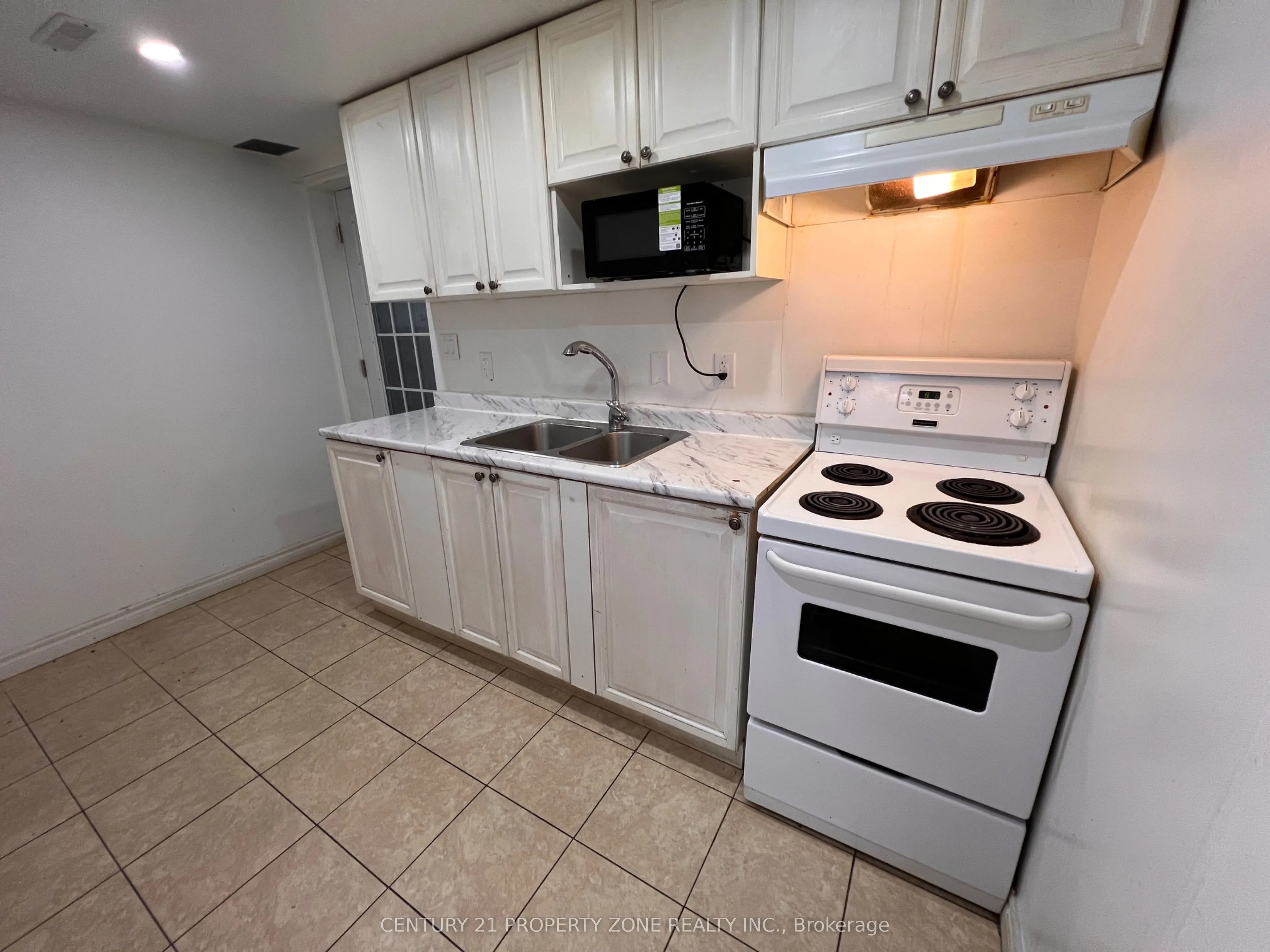 6 Roehampton Crescent W #Basement