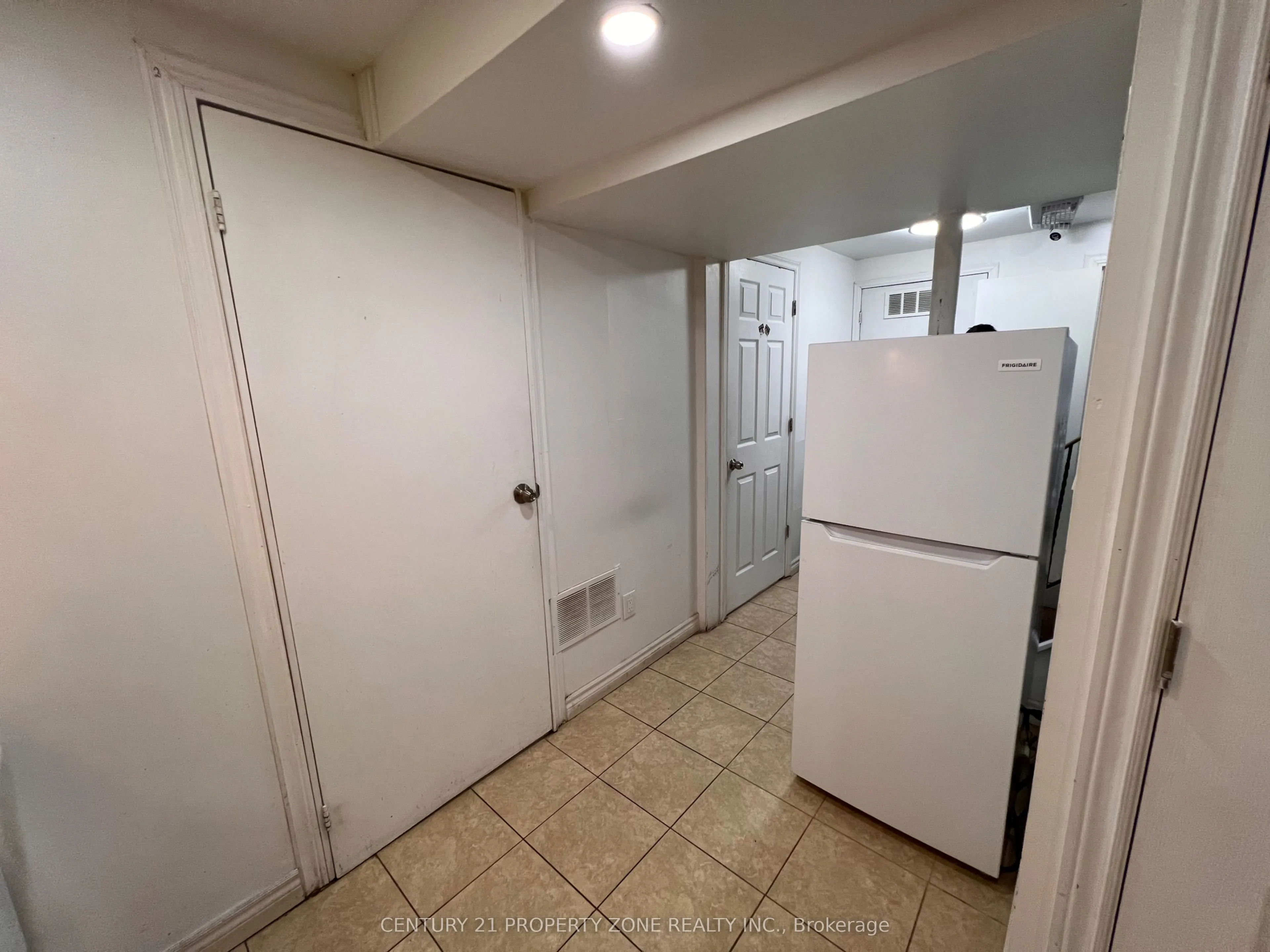 6 Roehampton Crescent W #Basement