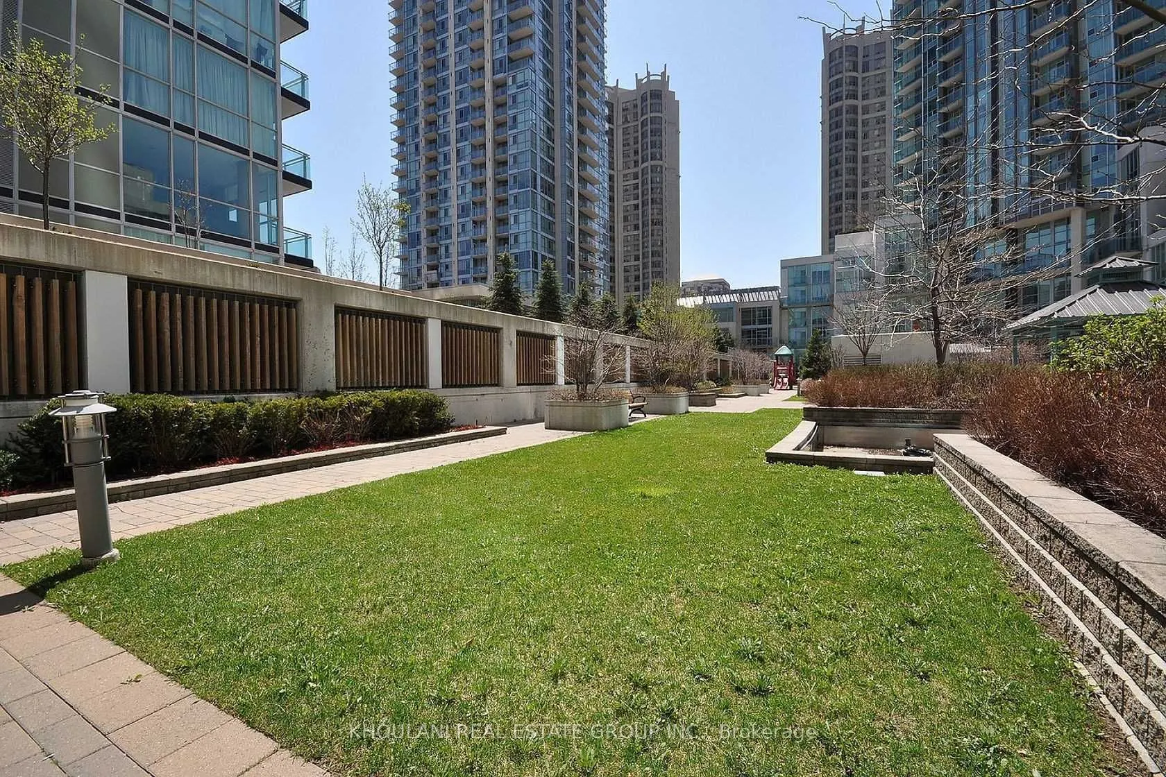 220 Burnhamthorpe Road #2201